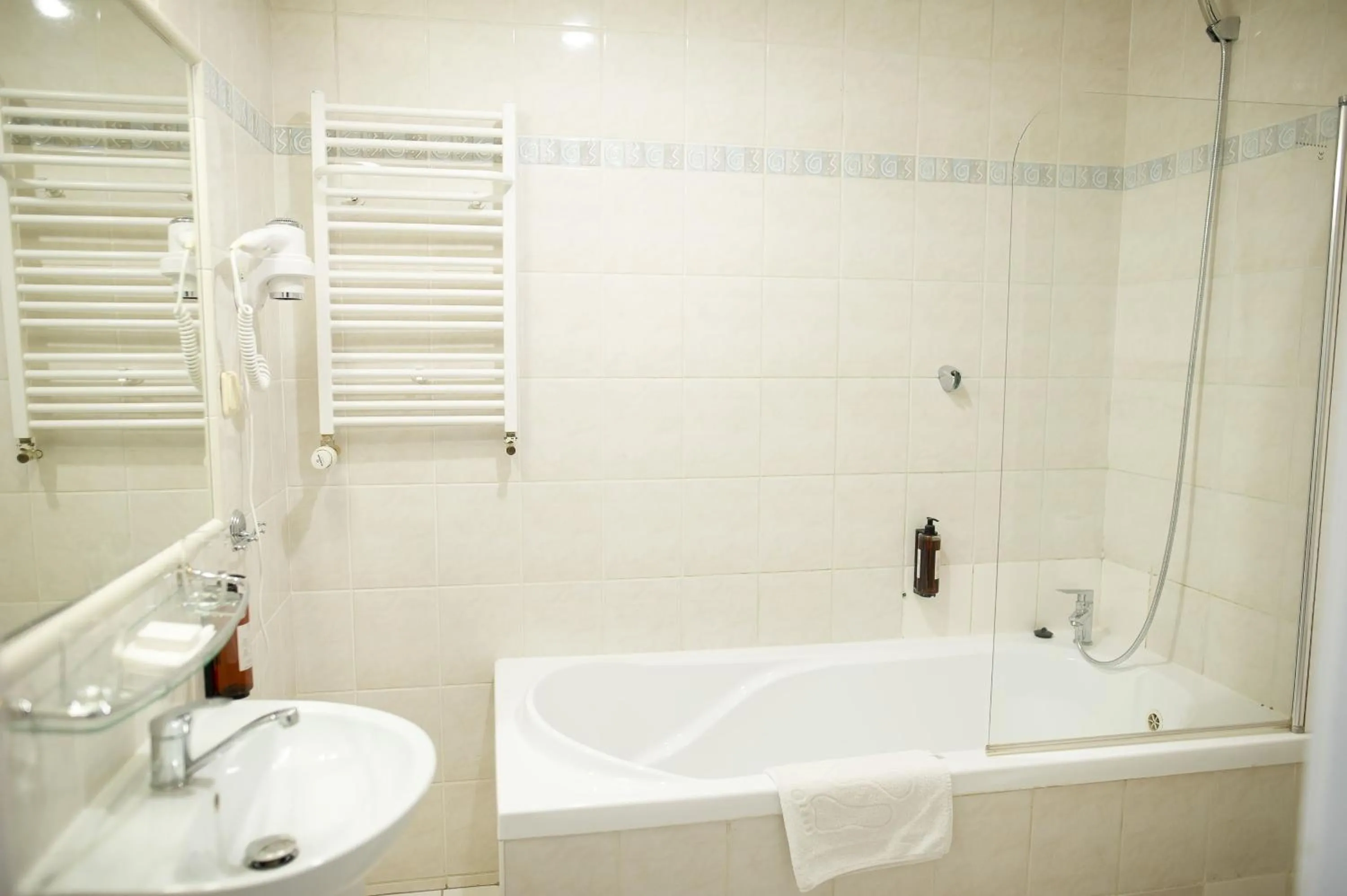 Photo of the whole room in Pietrak Hotel