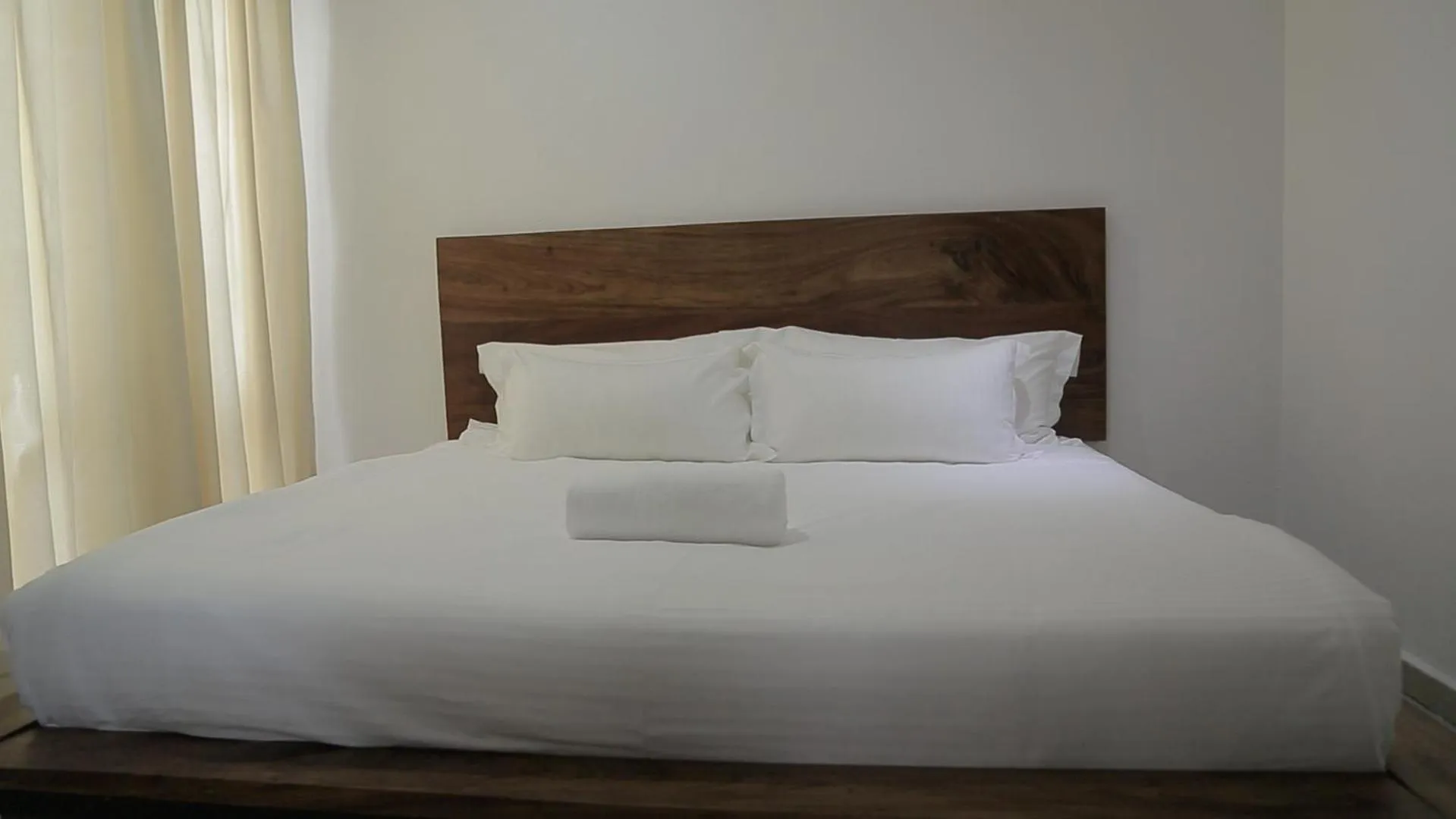 Bed in CommonLens Inn