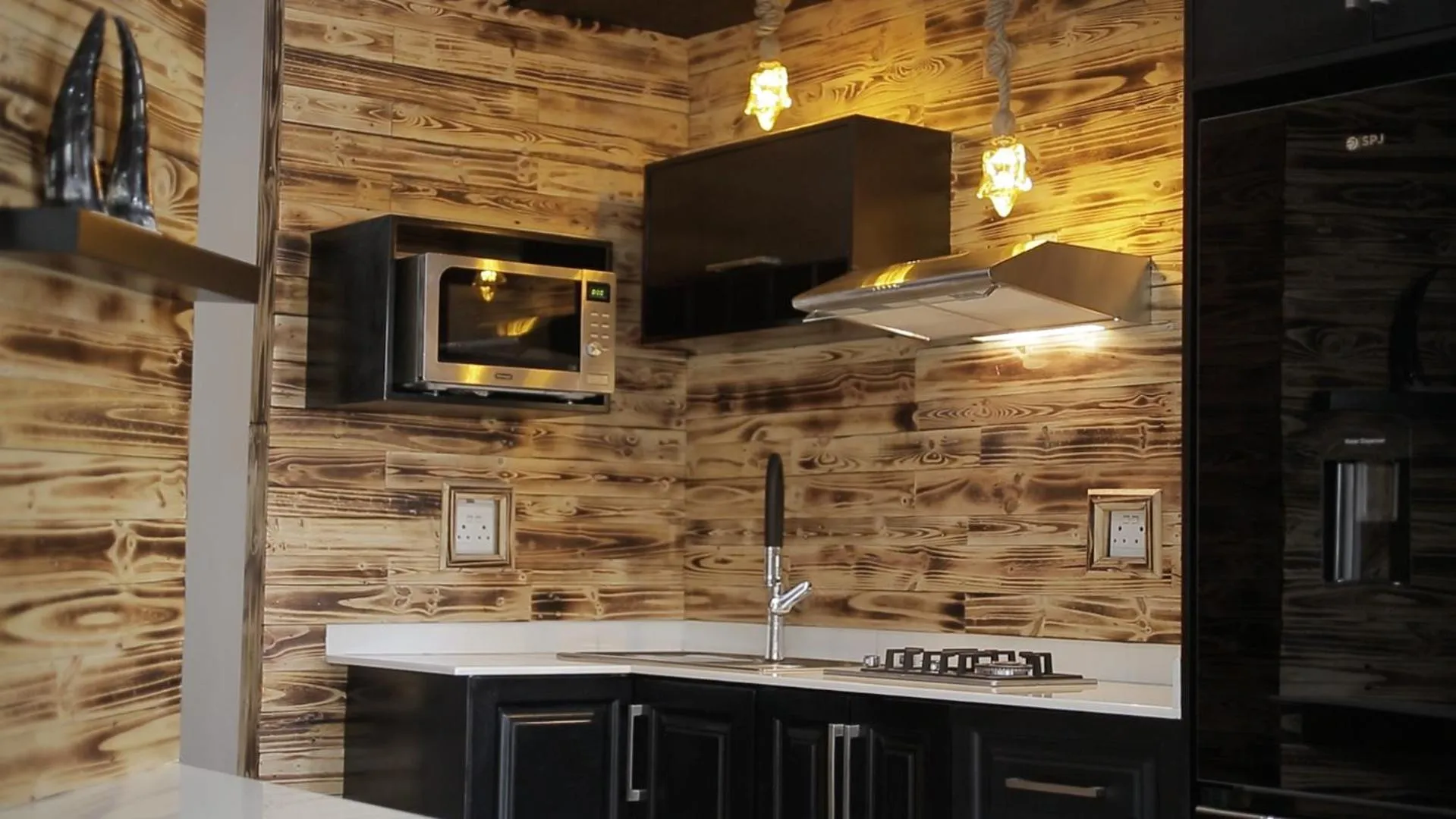 Kitchen or kitchenette in CommonLens Inn