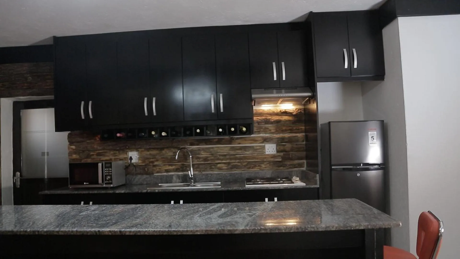 Kitchen or kitchenette in CommonLens Inn