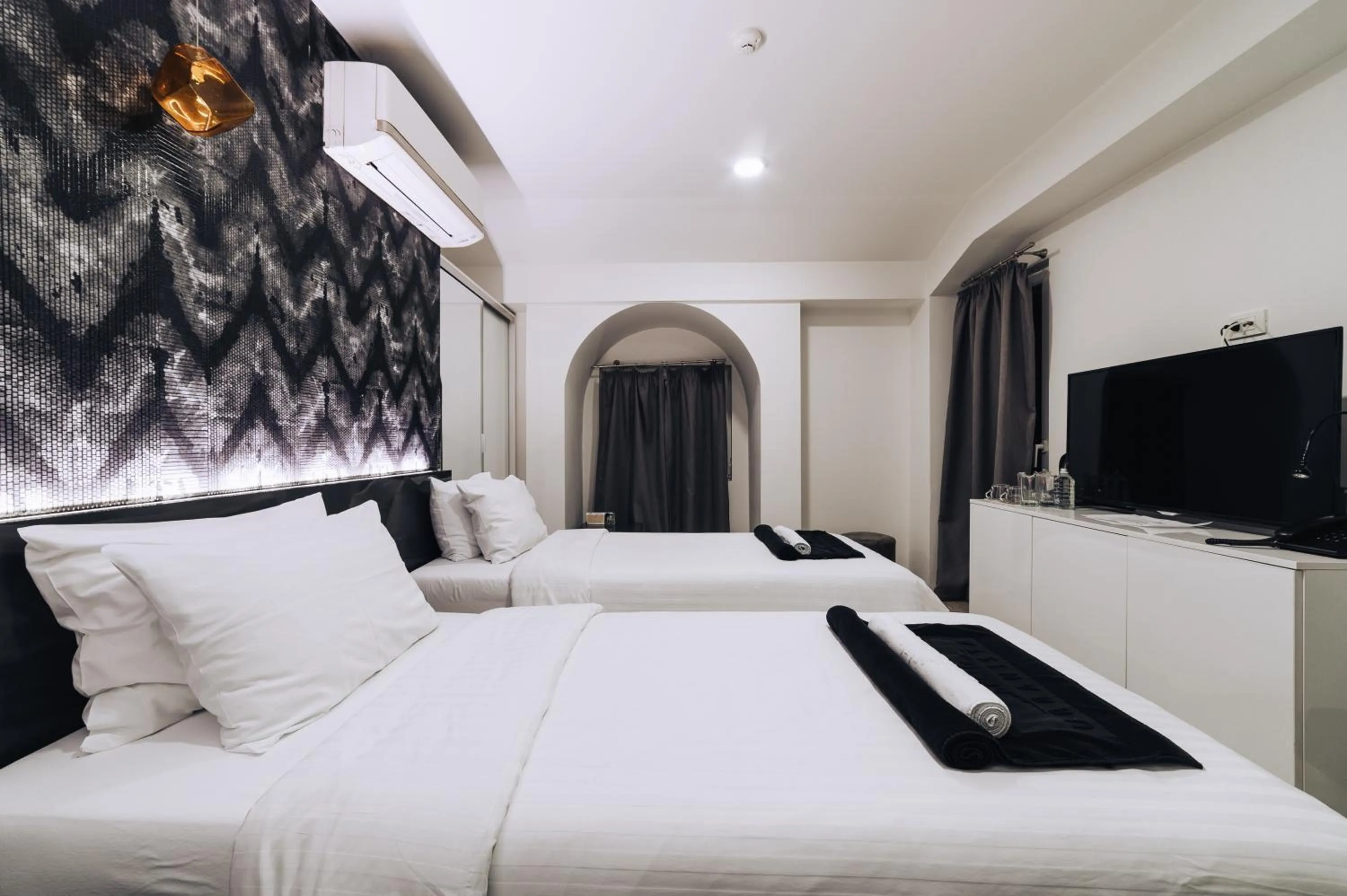 Bed in Urbanista Hotel & Bar