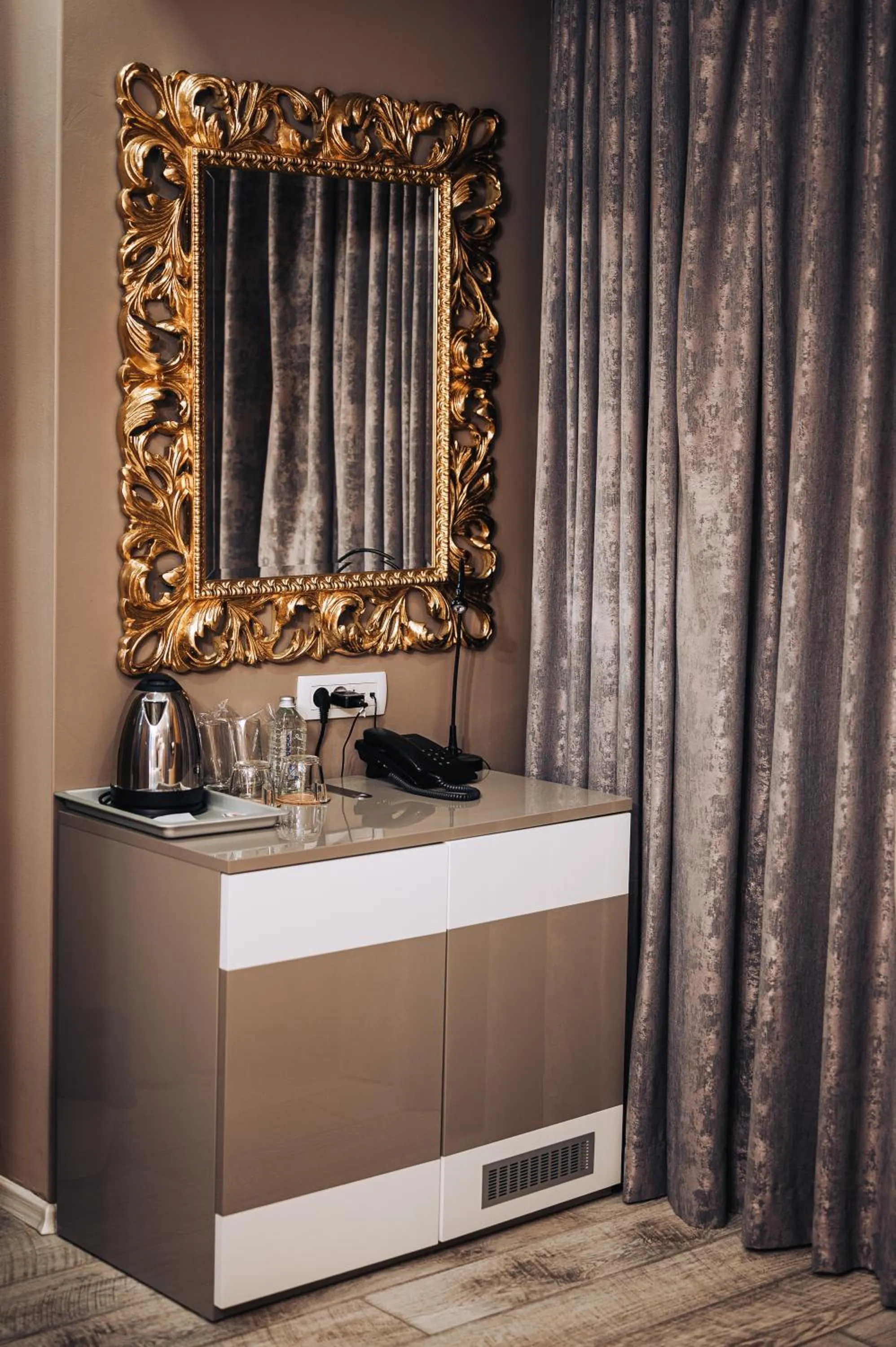 Urbanista Hotel & Bar