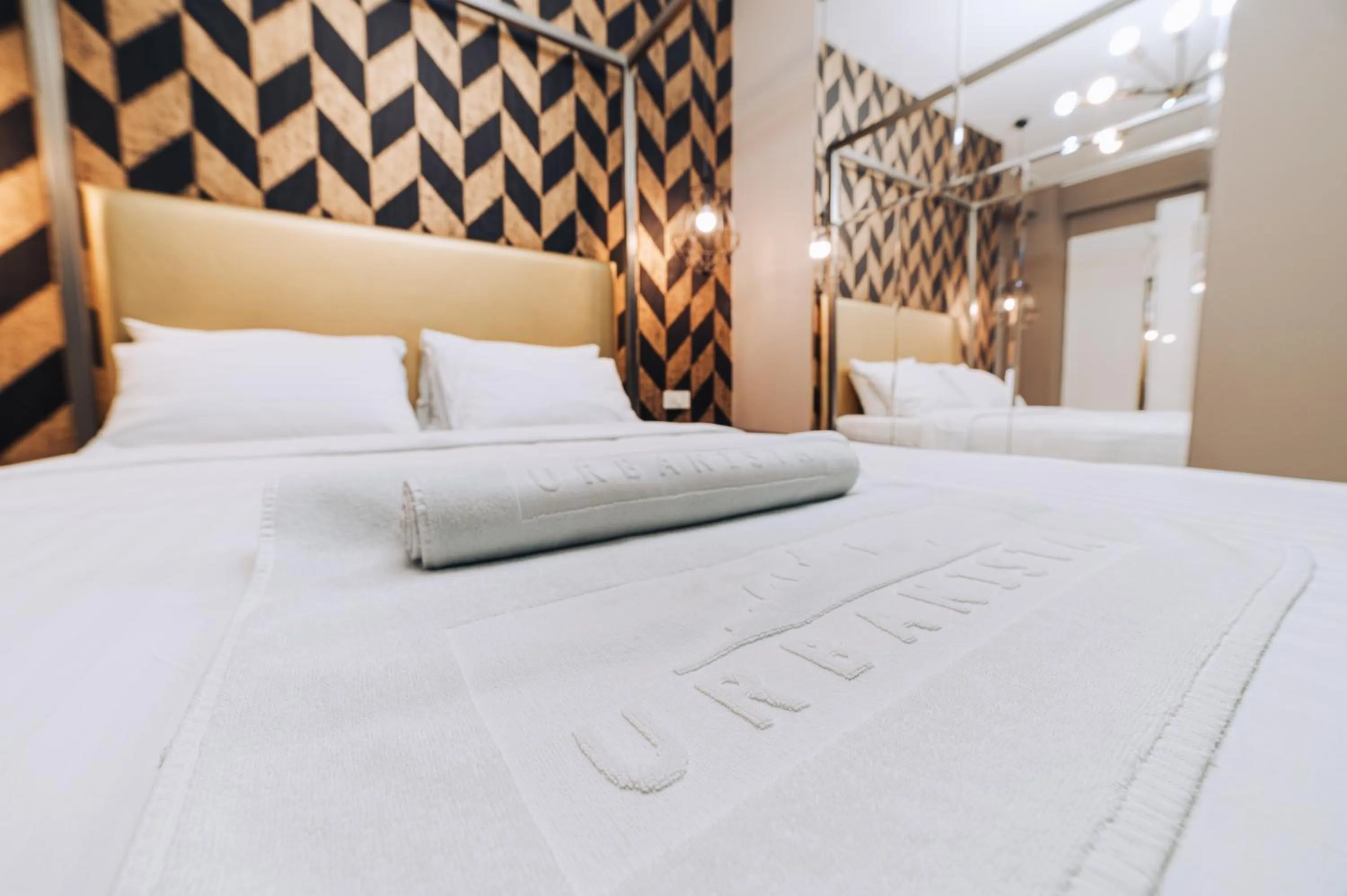 Bedroom, Bed in Urbanista Hotel & Bar