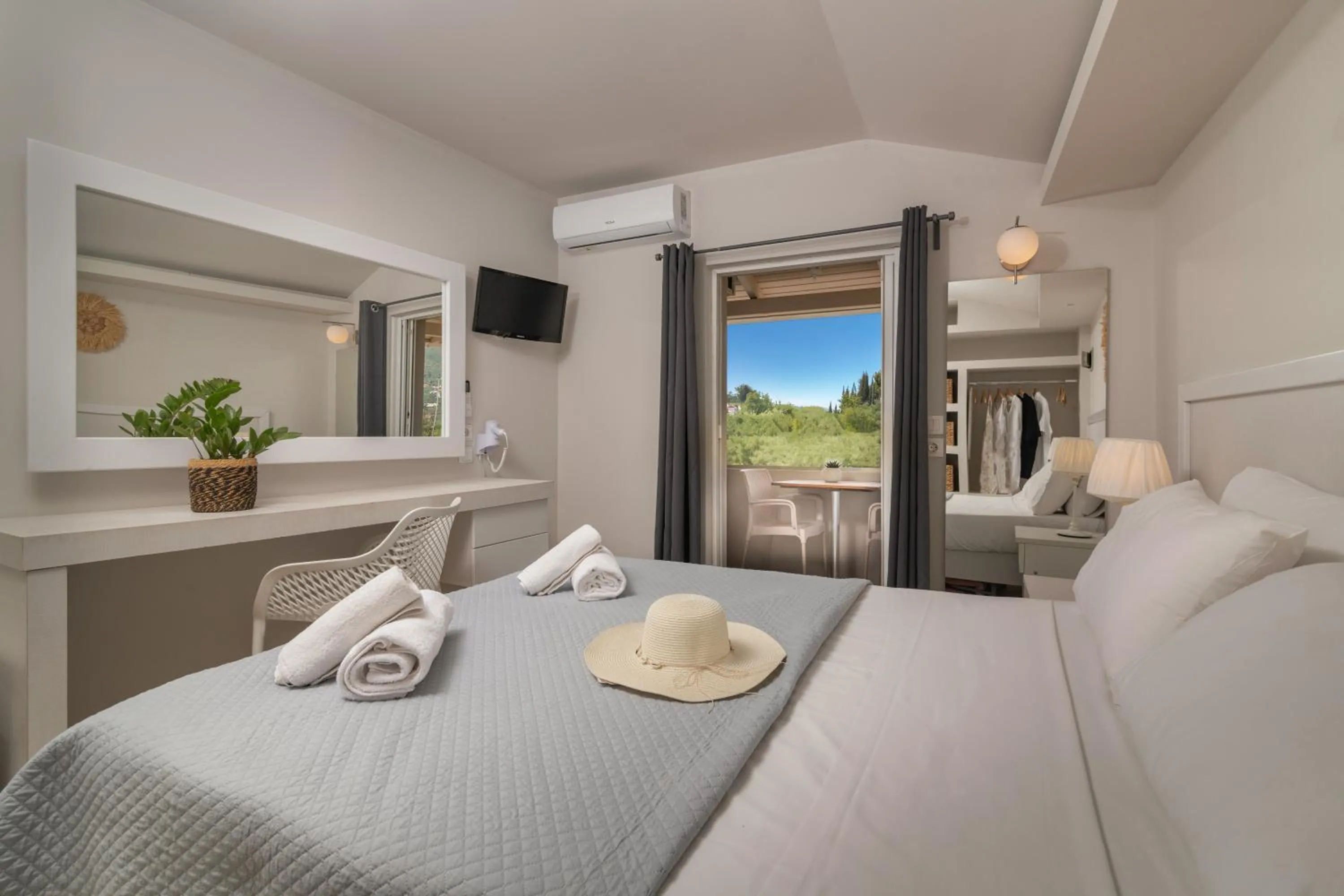 Bed in Alykes View Apartments