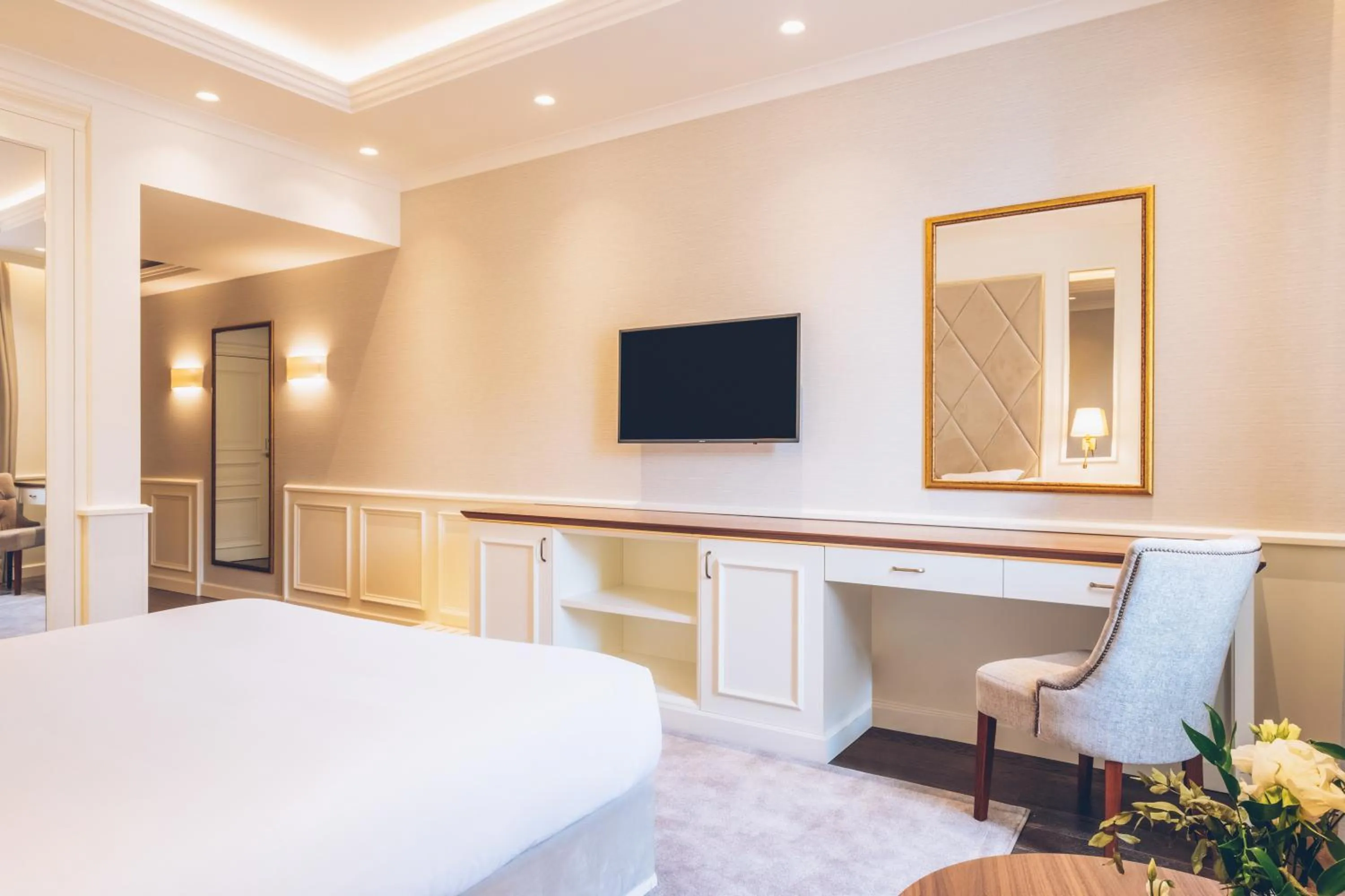 TV and multimedia, Bed in Heritage Grand Perast By Rixos