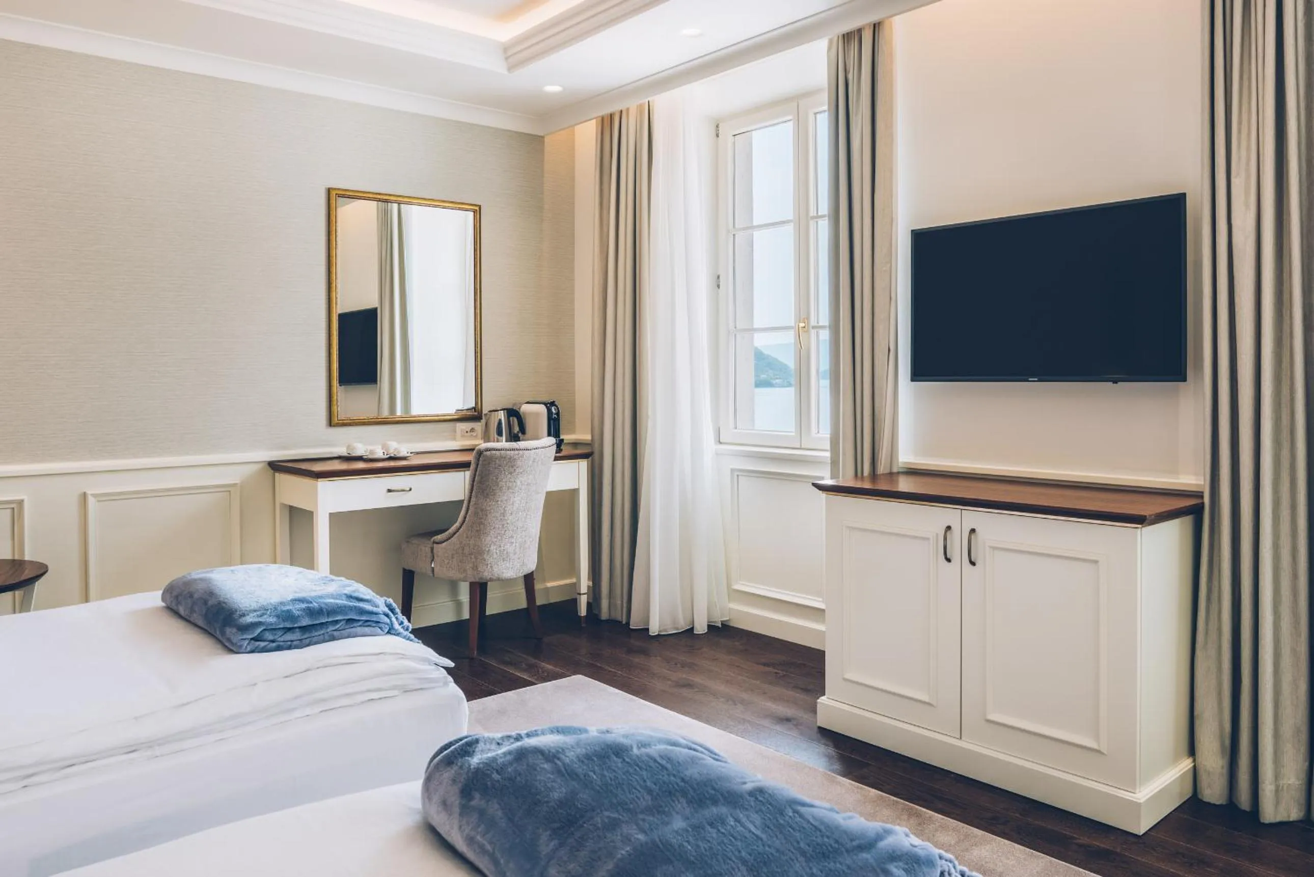 TV and multimedia, Bed in Heritage Grand Perast By Rixos
