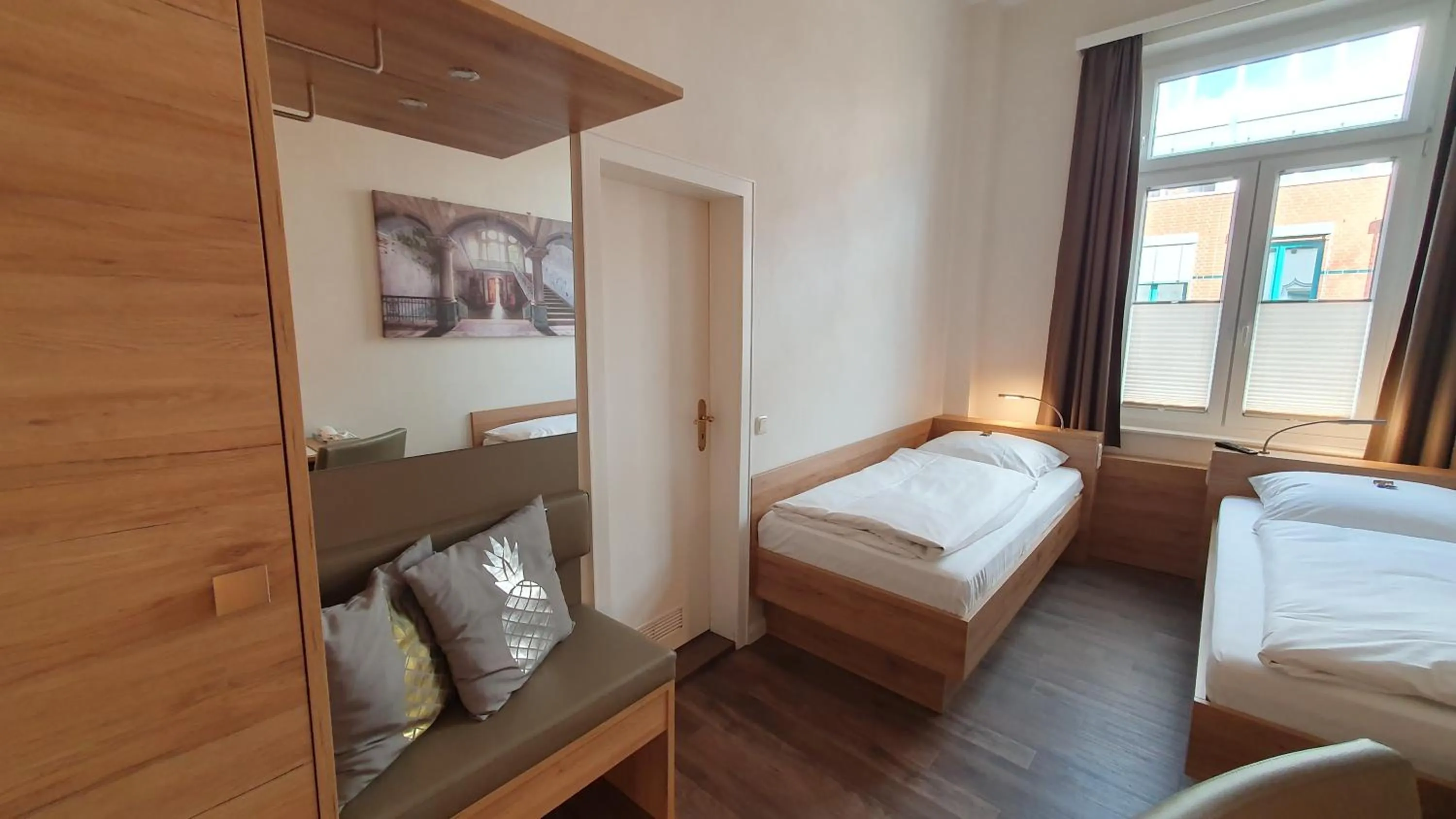 Photo of the whole room, Bed in Hotel An der Altstadt