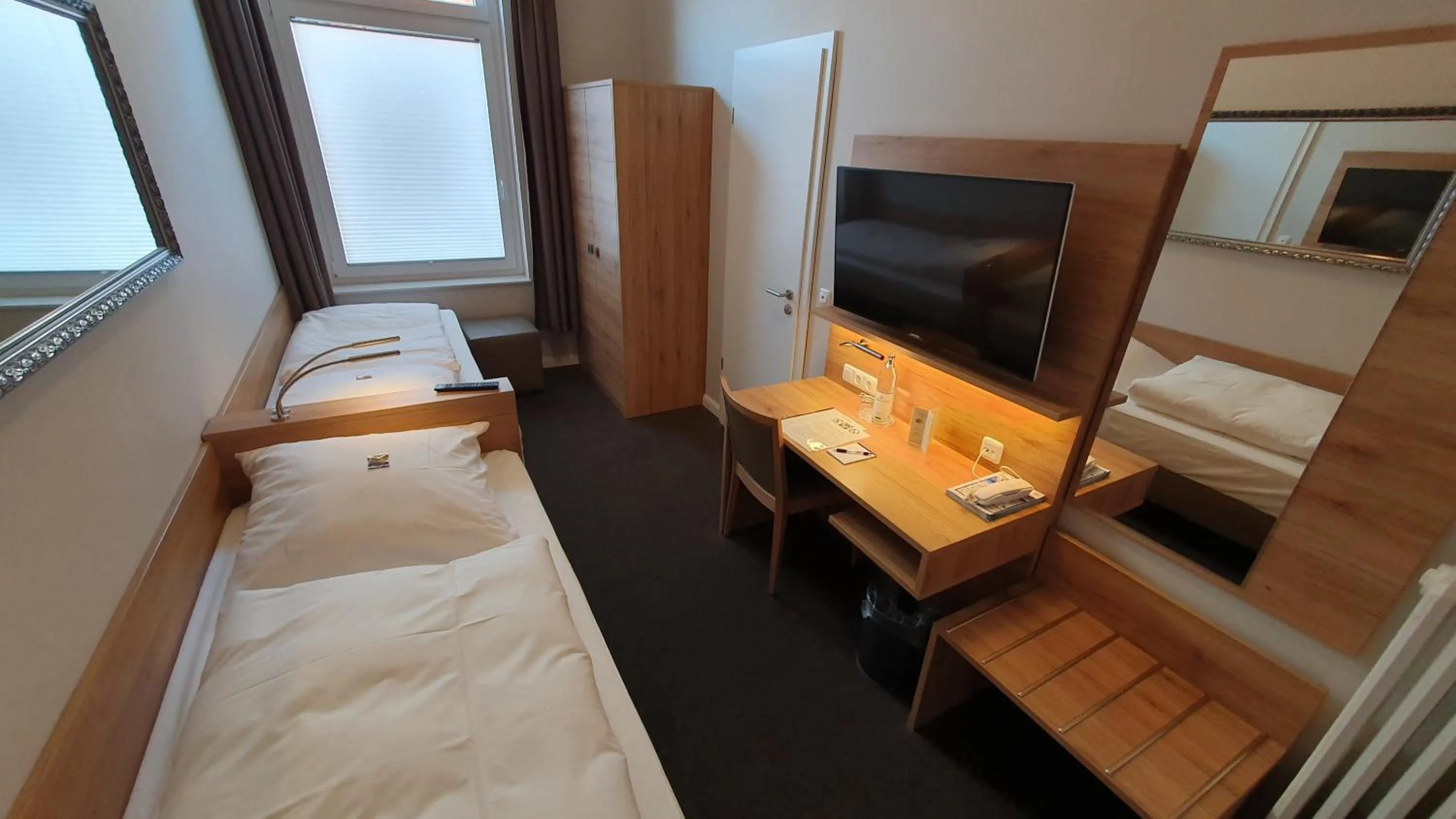 Photo of the whole room, Bed in Hotel An der Altstadt