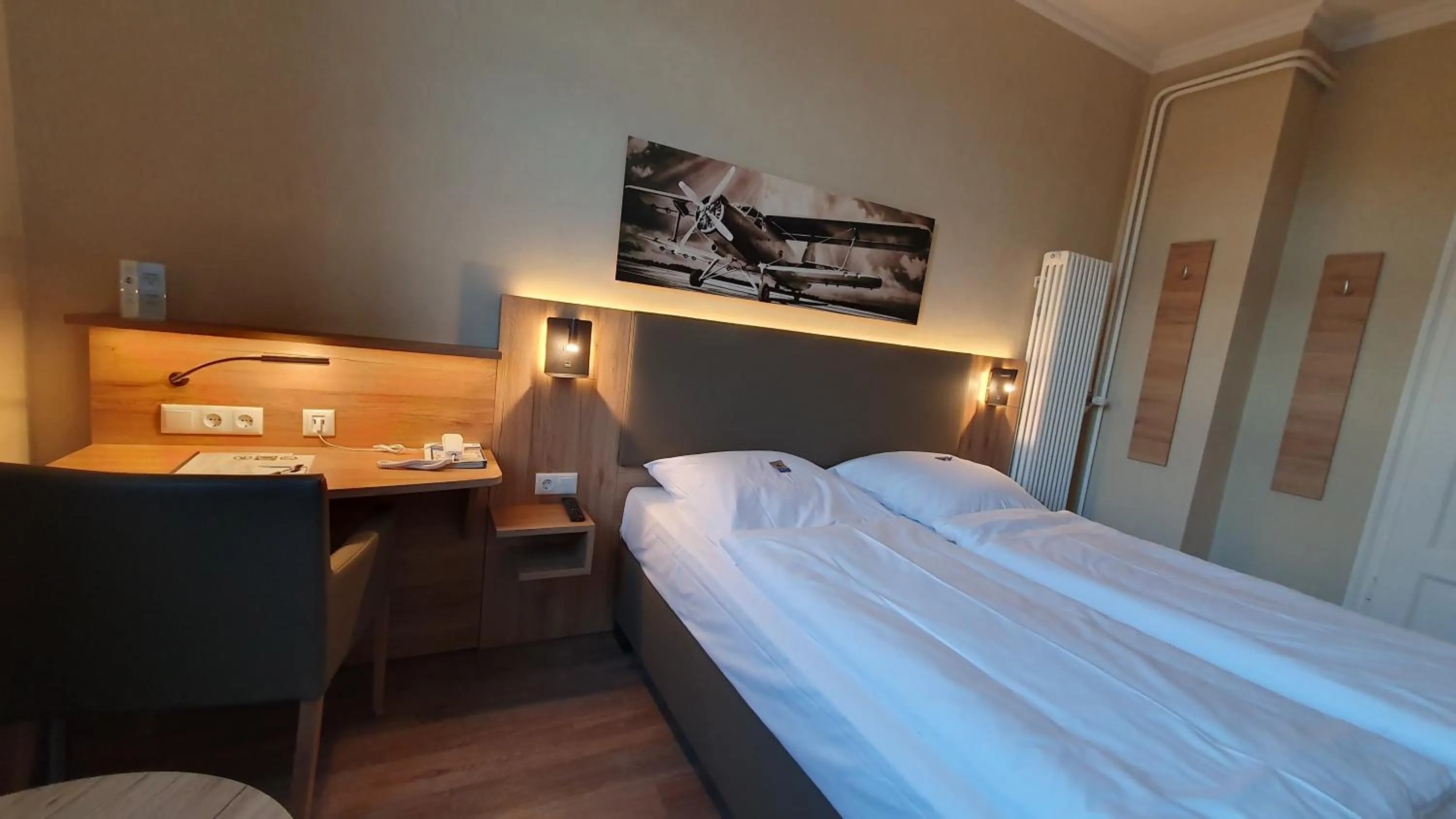 Photo of the whole room, Bed in Hotel An der Altstadt