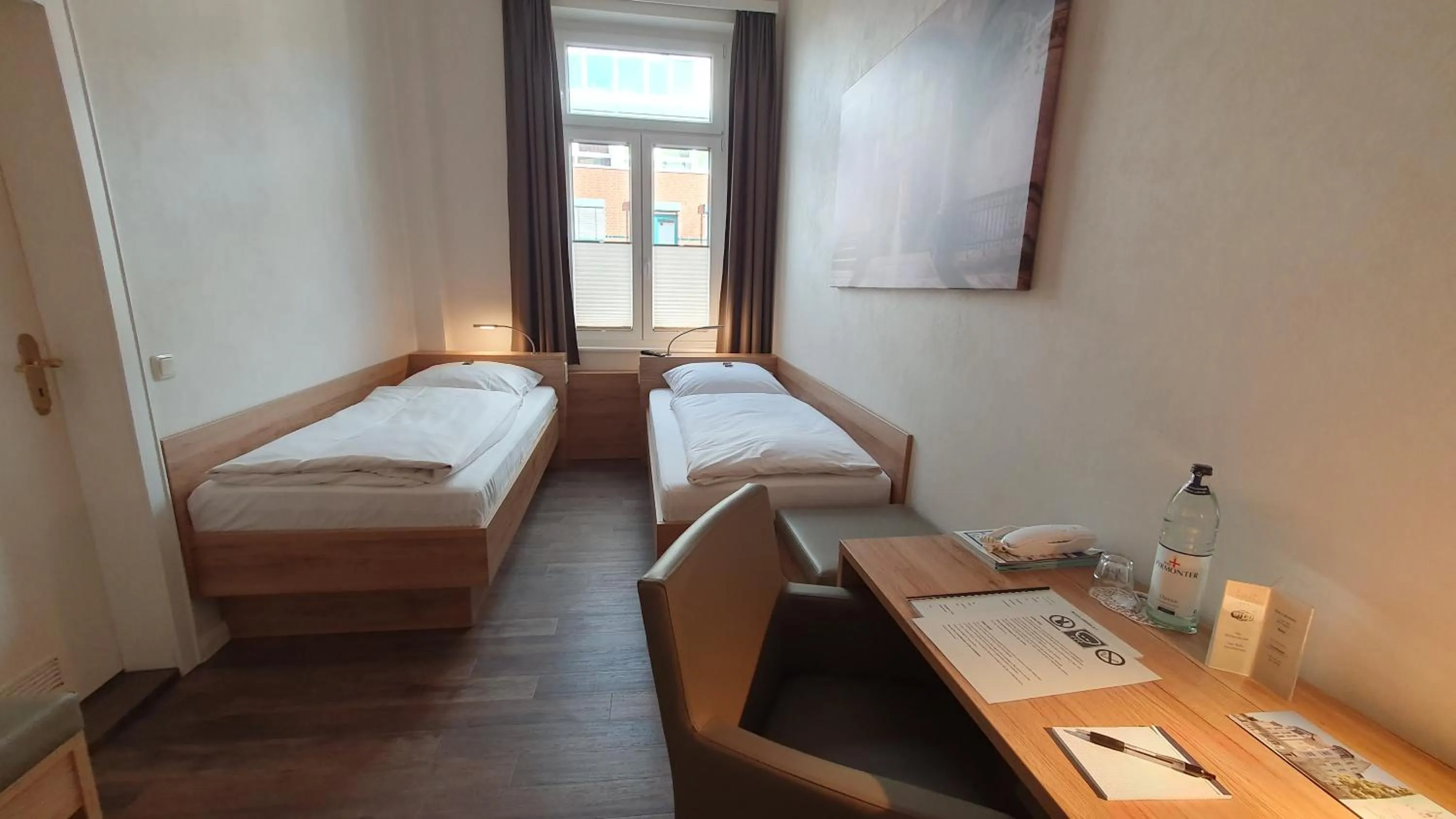 Photo of the whole room, Bed in Hotel An der Altstadt