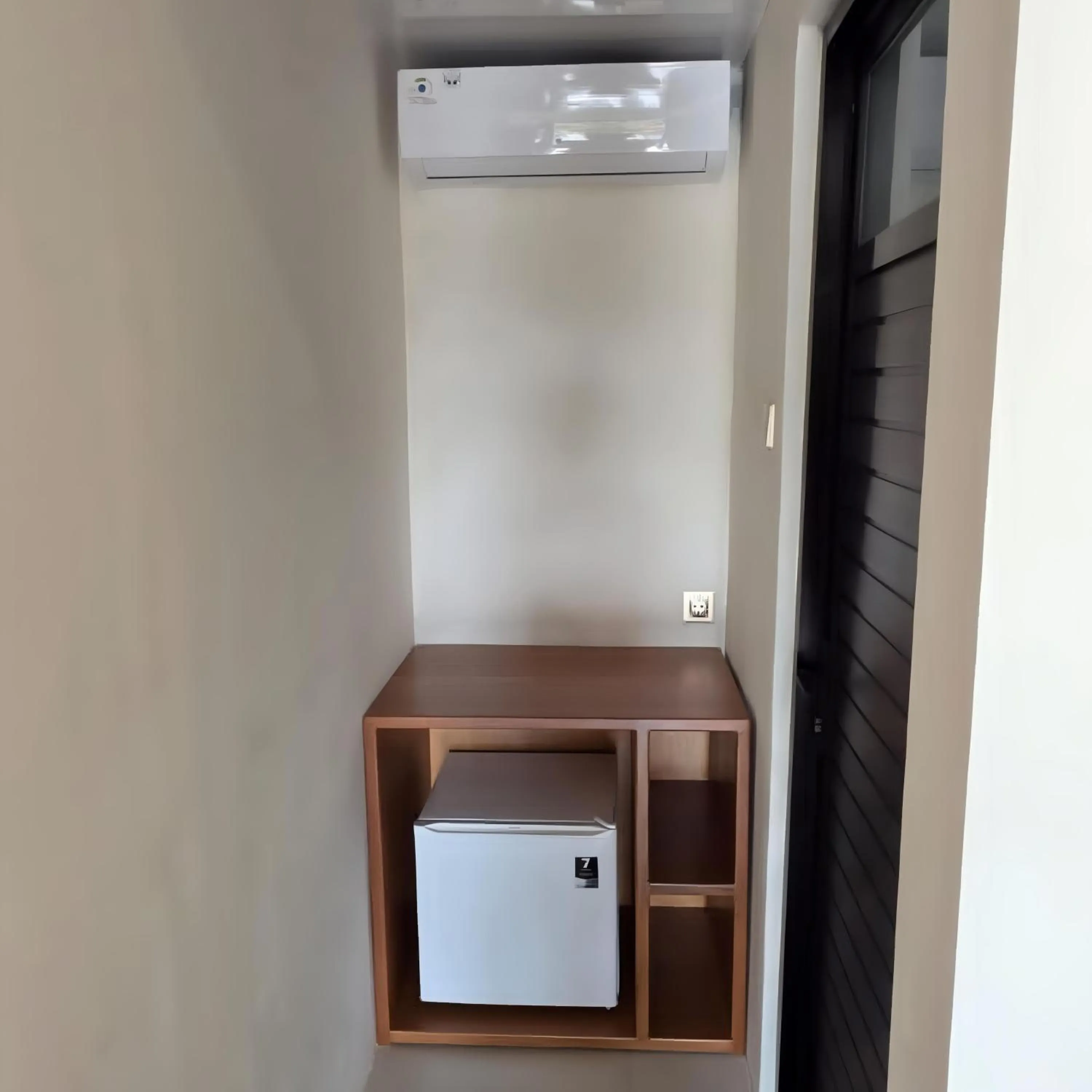 wardrobe in Nusantara Hotel Sembalun