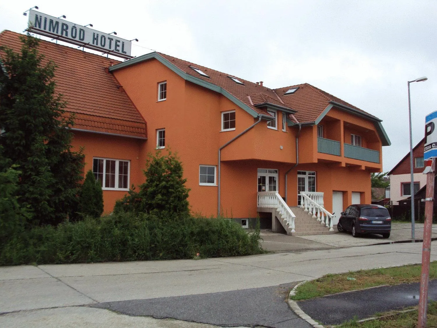 Facade/entrance in Nimród Hotel és Ètterem