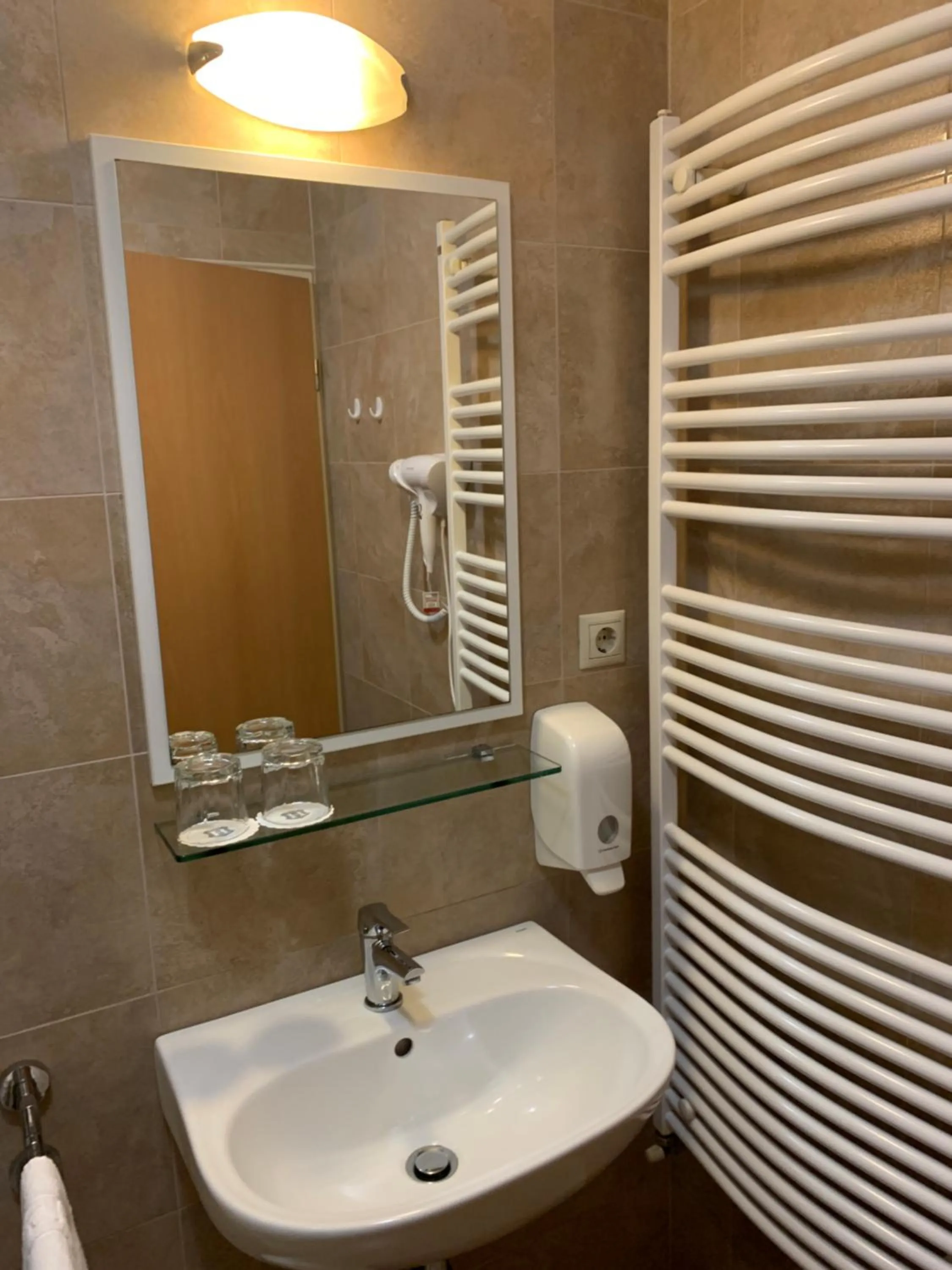 Bathroom in Nimród Hotel és Ètterem