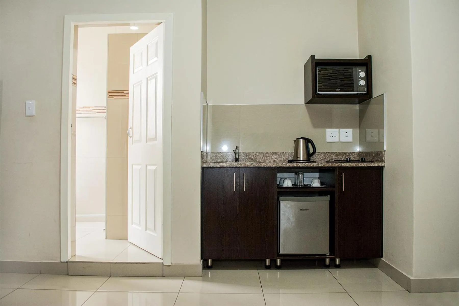Kitchen or kitchenette in Bayside Hotel Pietermaritzburg