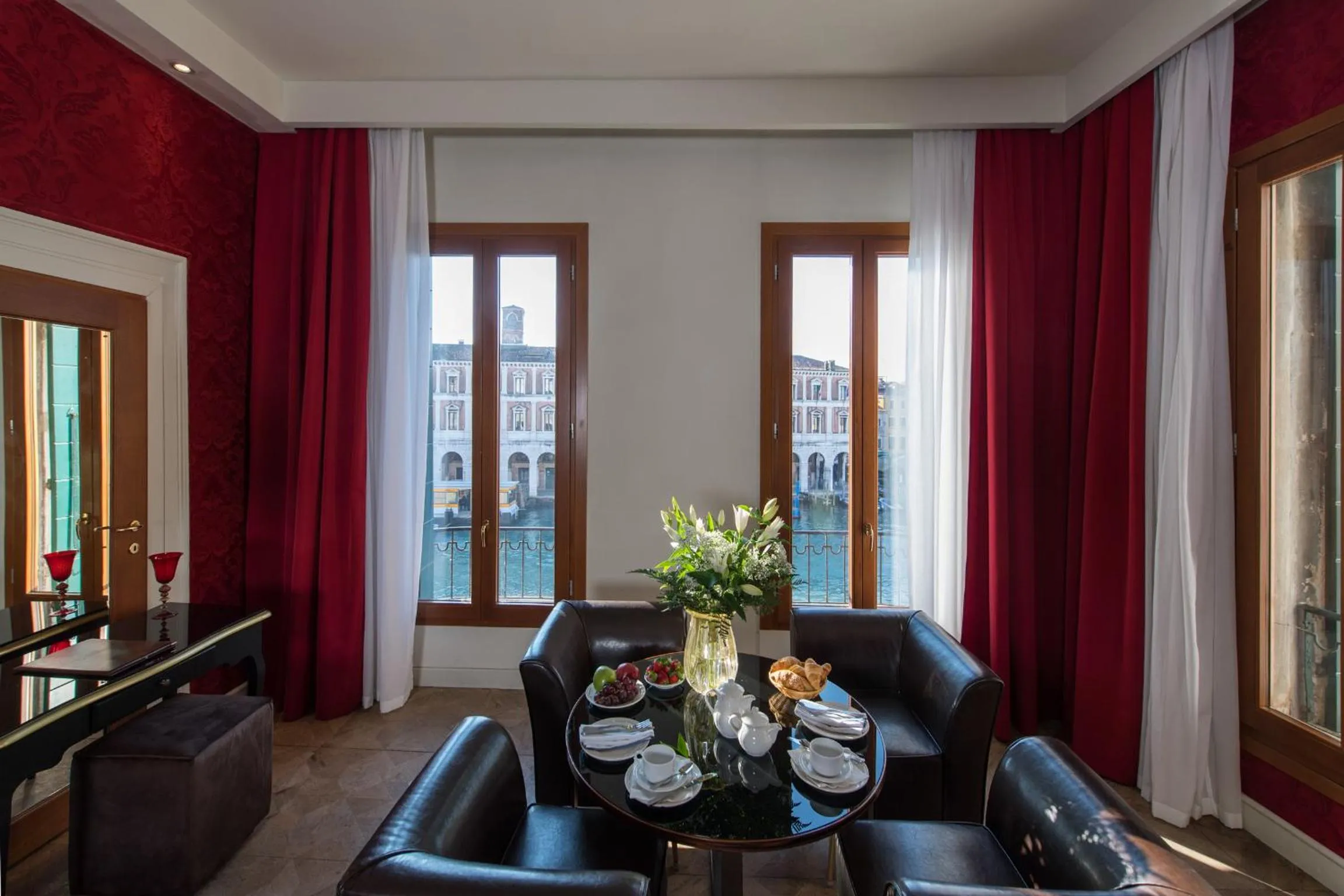 City view in Locanda Leon Bianco on the Grand Canal