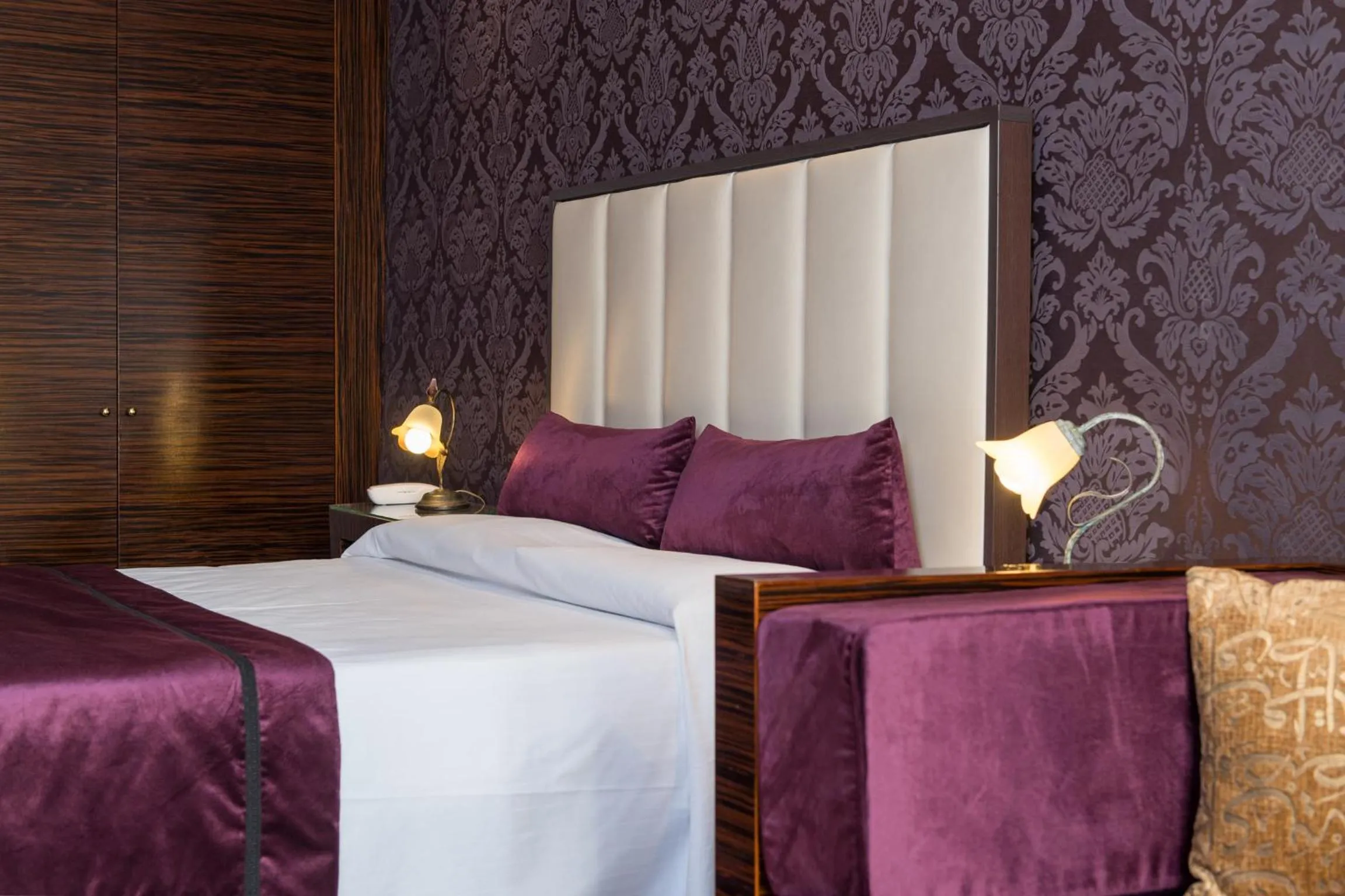 City view, Bed in Locanda Leon Bianco on the Grand Canal