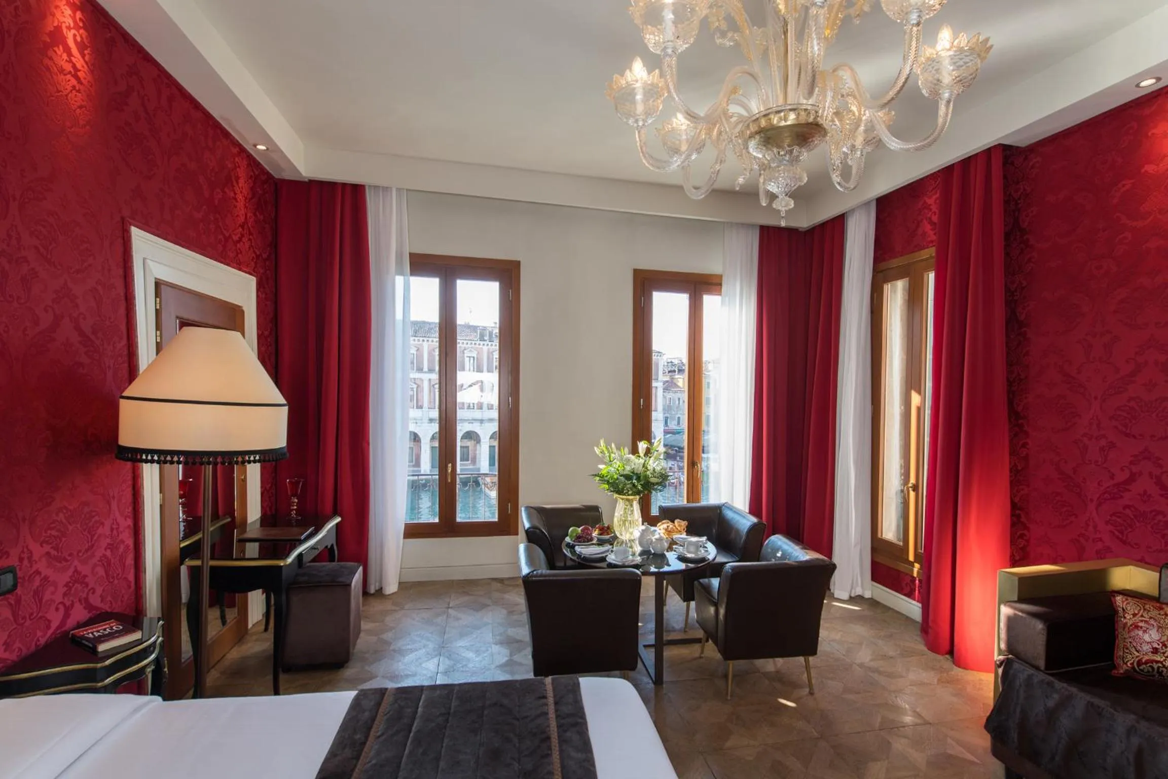 City view, Bed in Locanda Leon Bianco on the Grand Canal