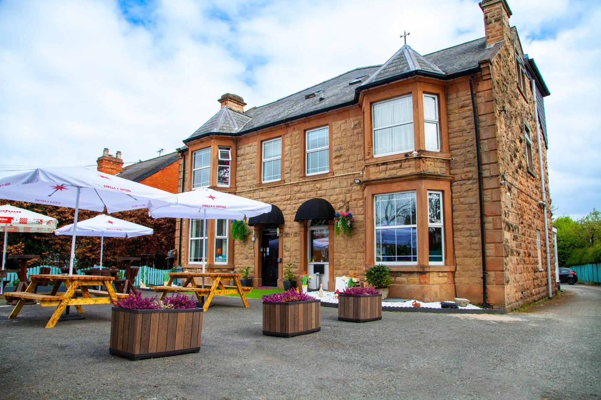 Property building in Pine Lodge Hotel & Restaurant Mansfield