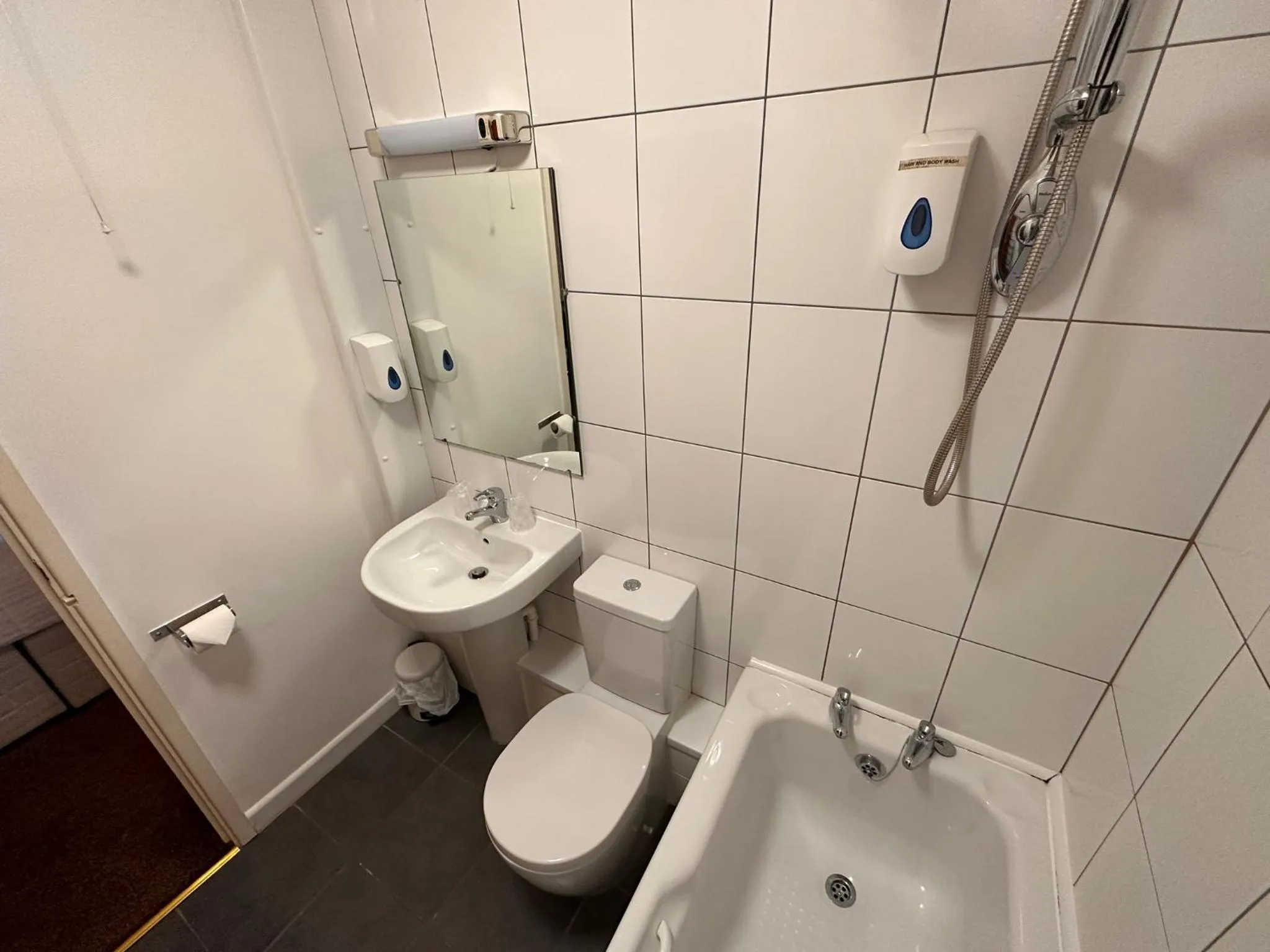 Shower in 281 Hotel & Restaurant