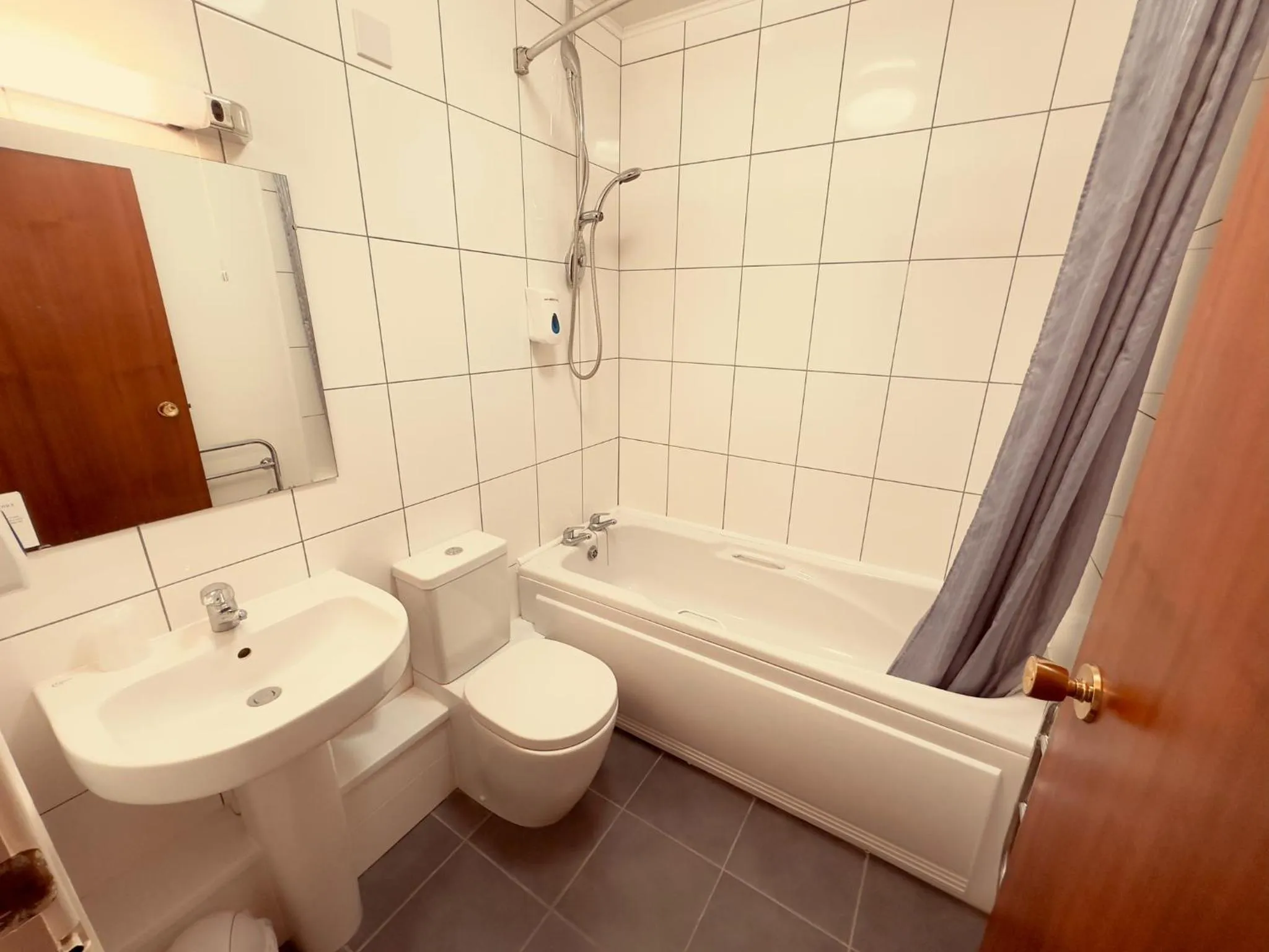 Shower in 281 Hotel & Restaurant