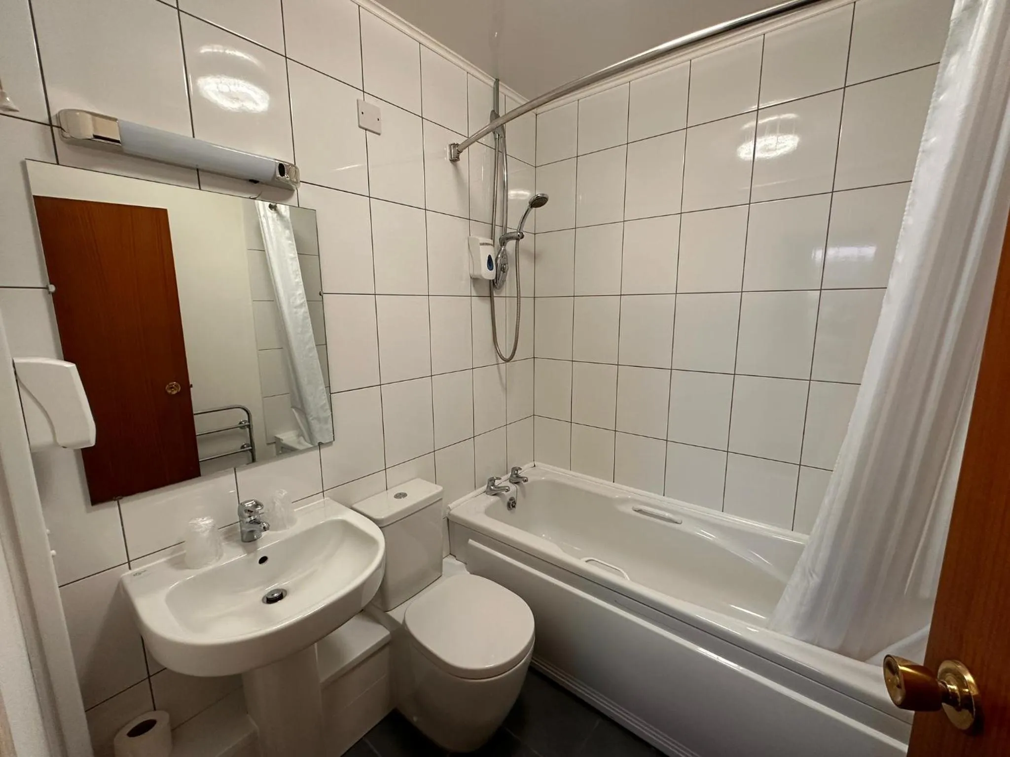 Shower in 281 Hotel & Restaurant