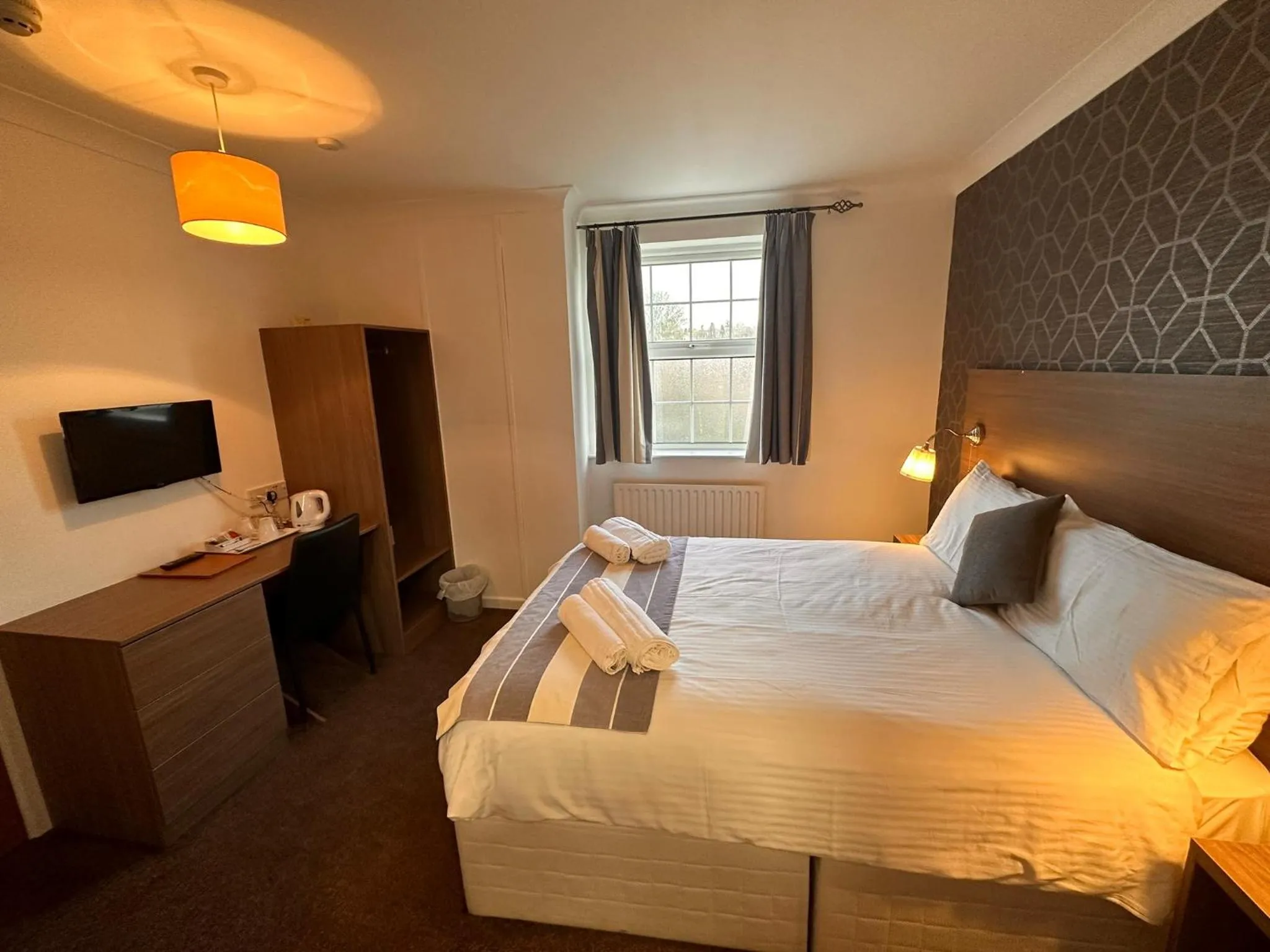 TV and multimedia, Bed in 281 Hotel & Restaurant