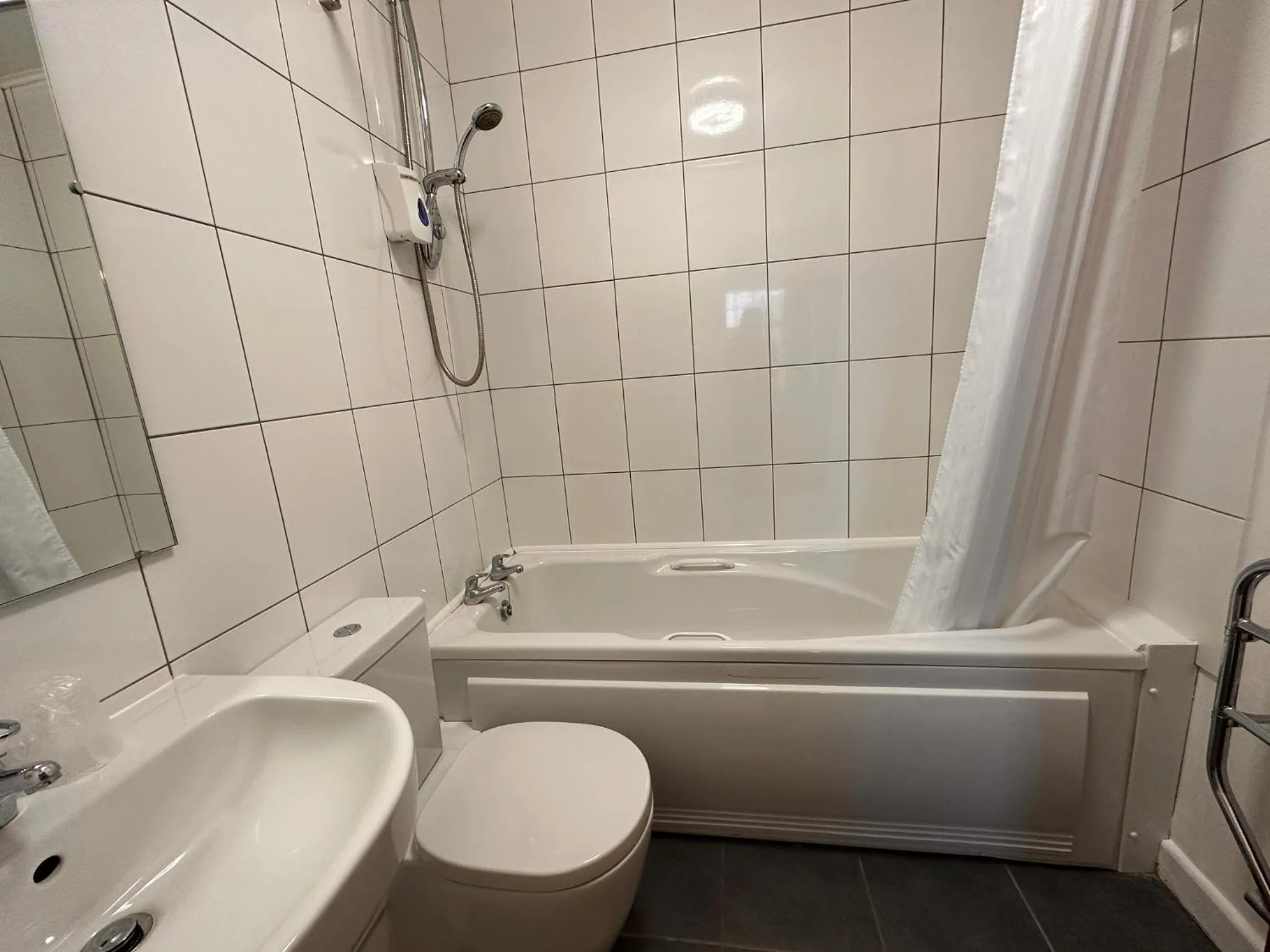 Shower in 281 Hotel & Restaurant