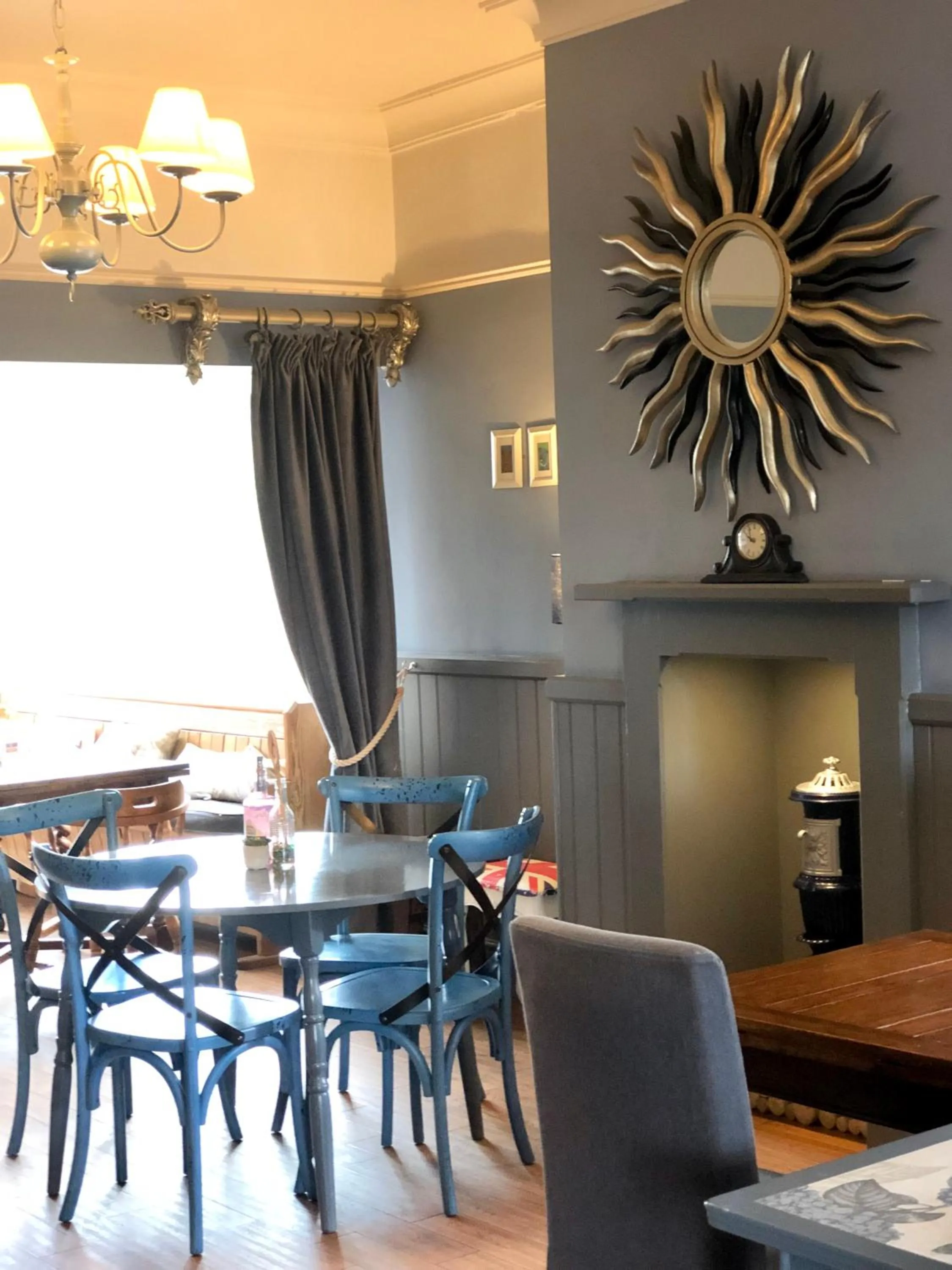 Restaurant/places to eat in 281 Hotel & Restaurant