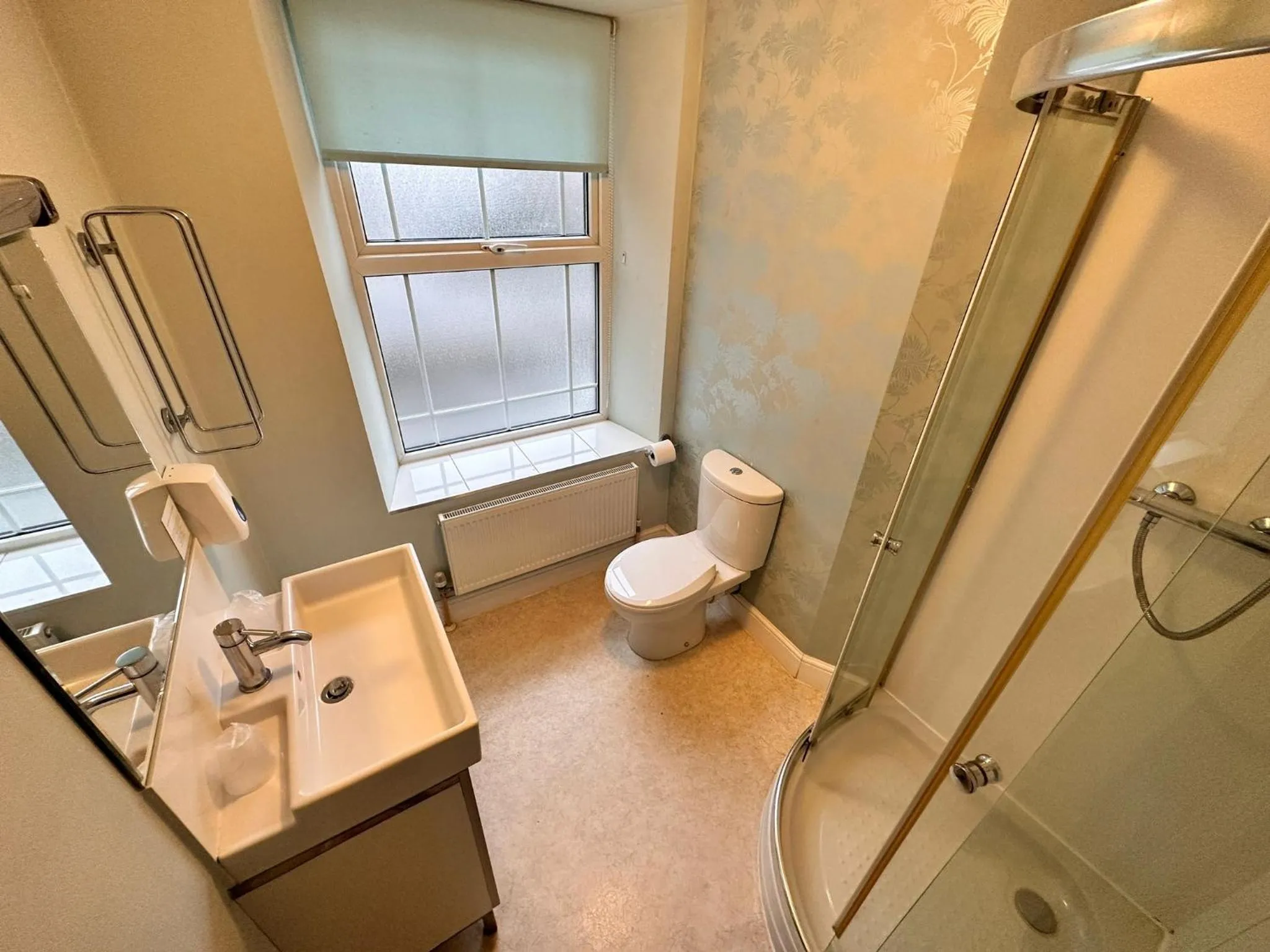 Shower in 281 Hotel & Restaurant