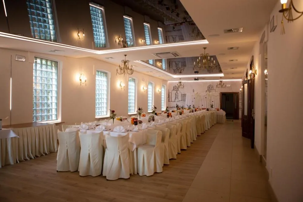 Restaurant/places to eat in Hotel Carskie Koszary