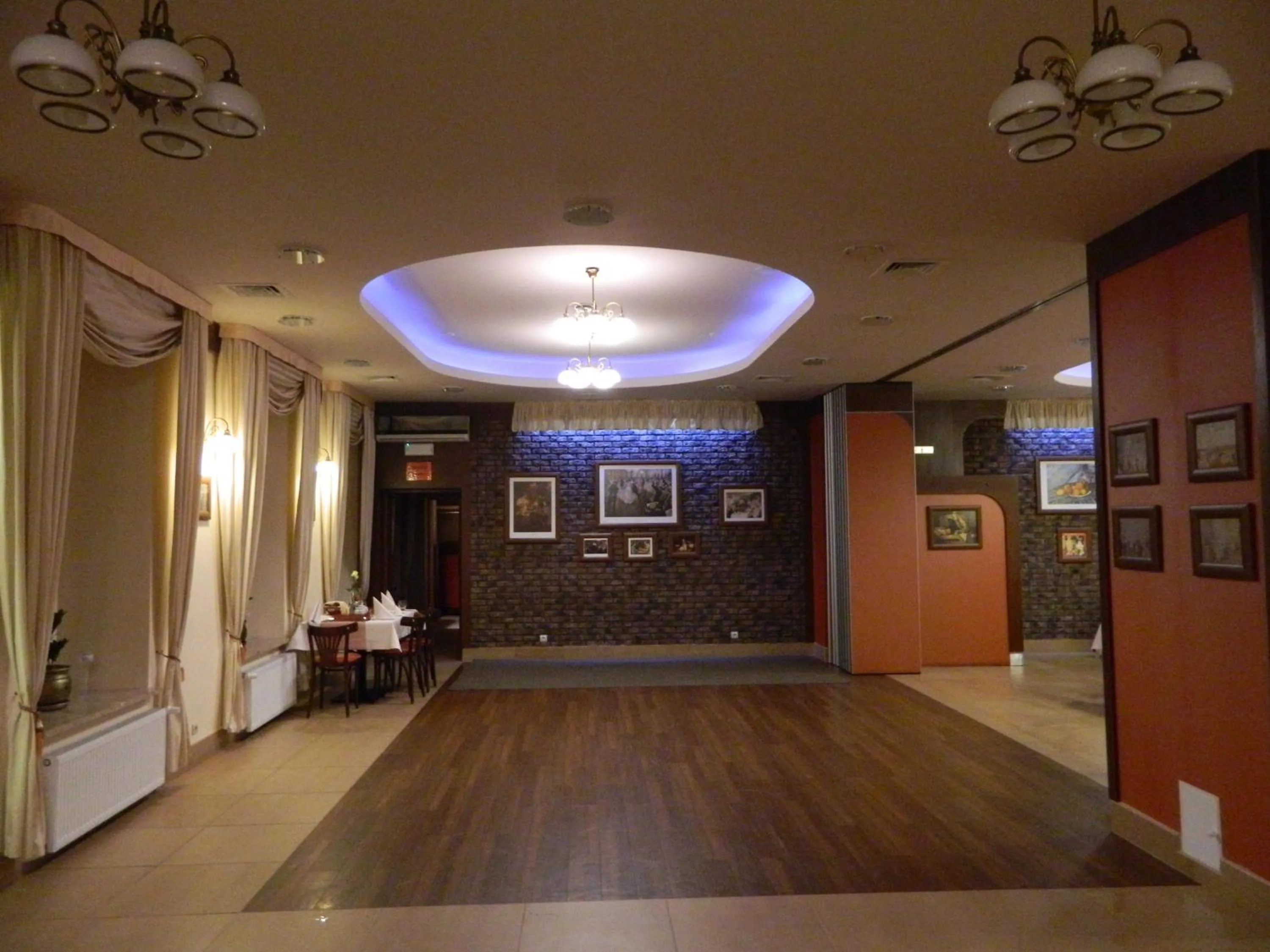 Restaurant/places to eat in Hotel Carskie Koszary