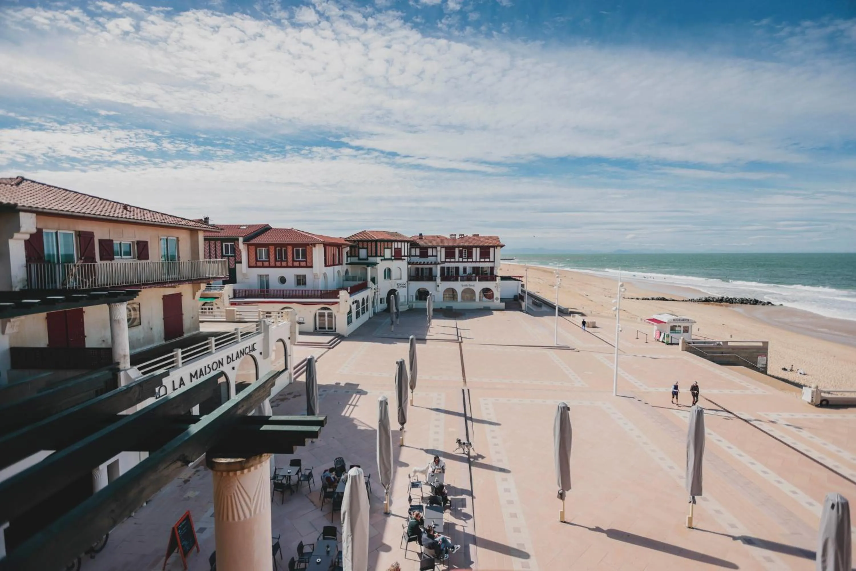 Property building in Hôtel de La Plage