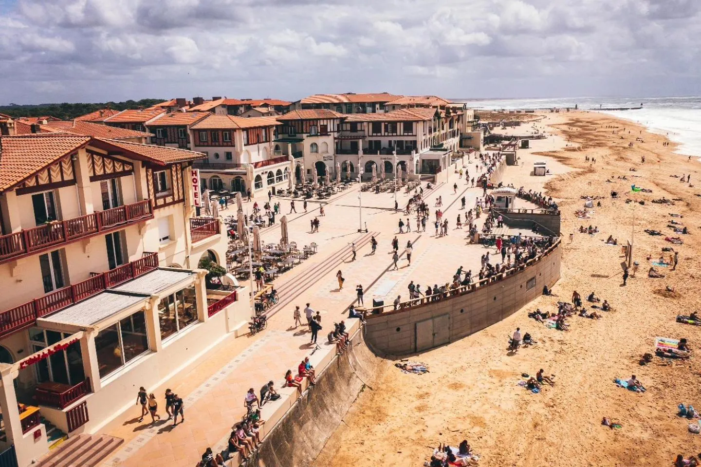 Property building in Hôtel de La Plage