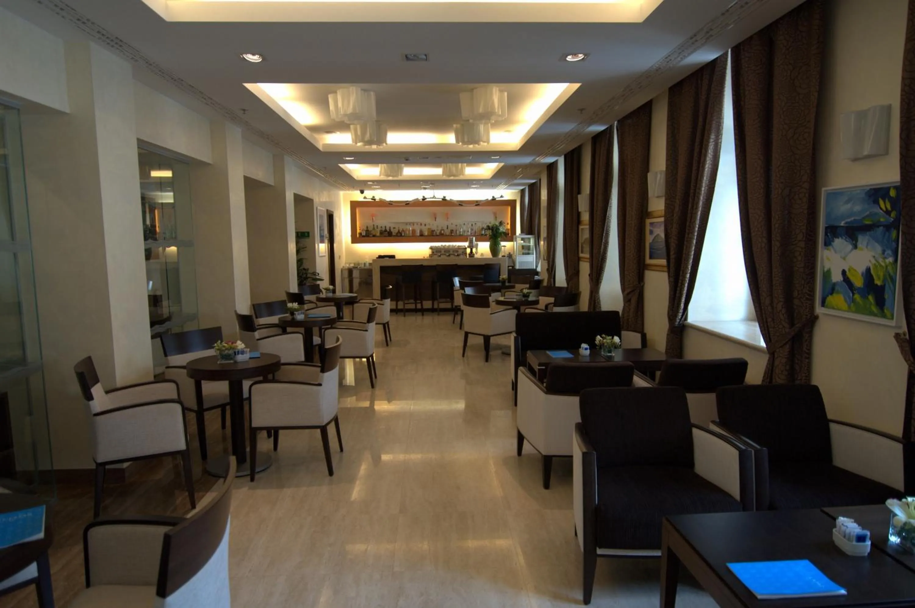 Restaurant/places to eat in Hotel Lapad