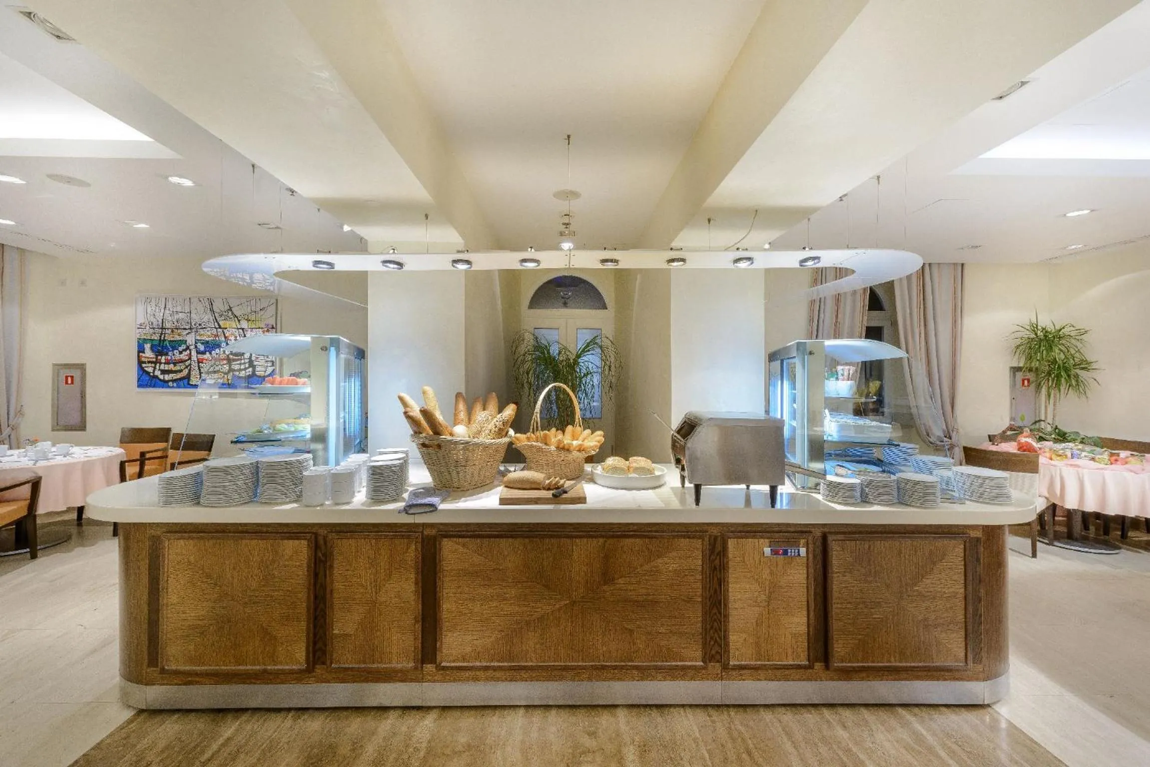 Restaurant/places to eat in Hotel Lapad