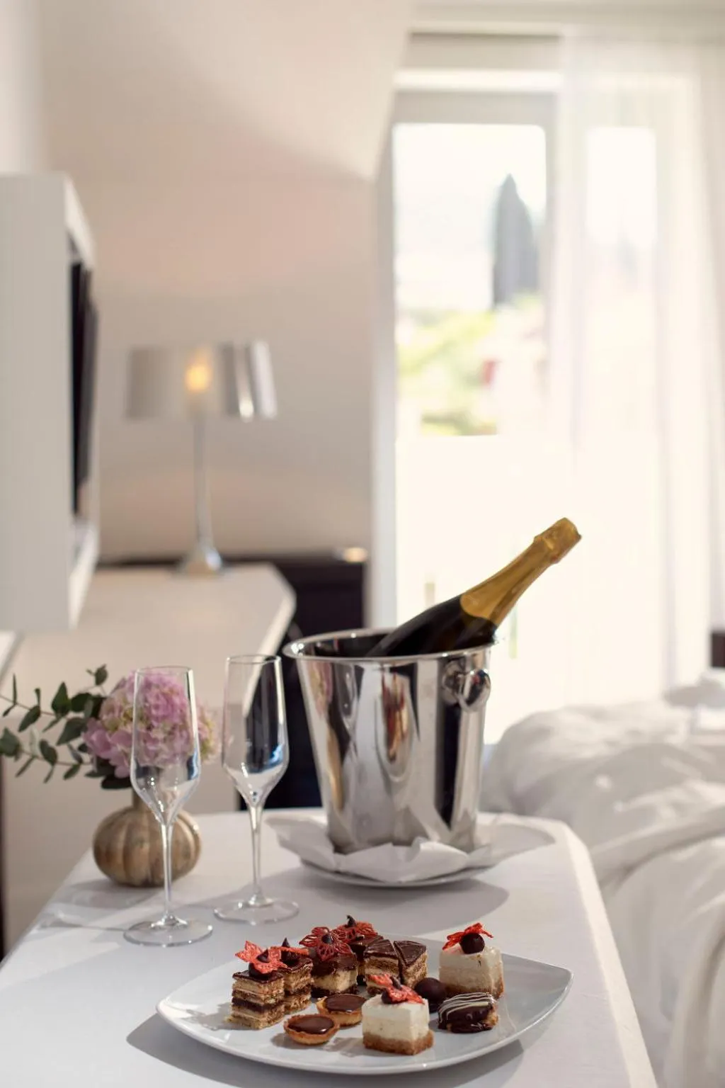 Property building, Bed in Hotel Lapad