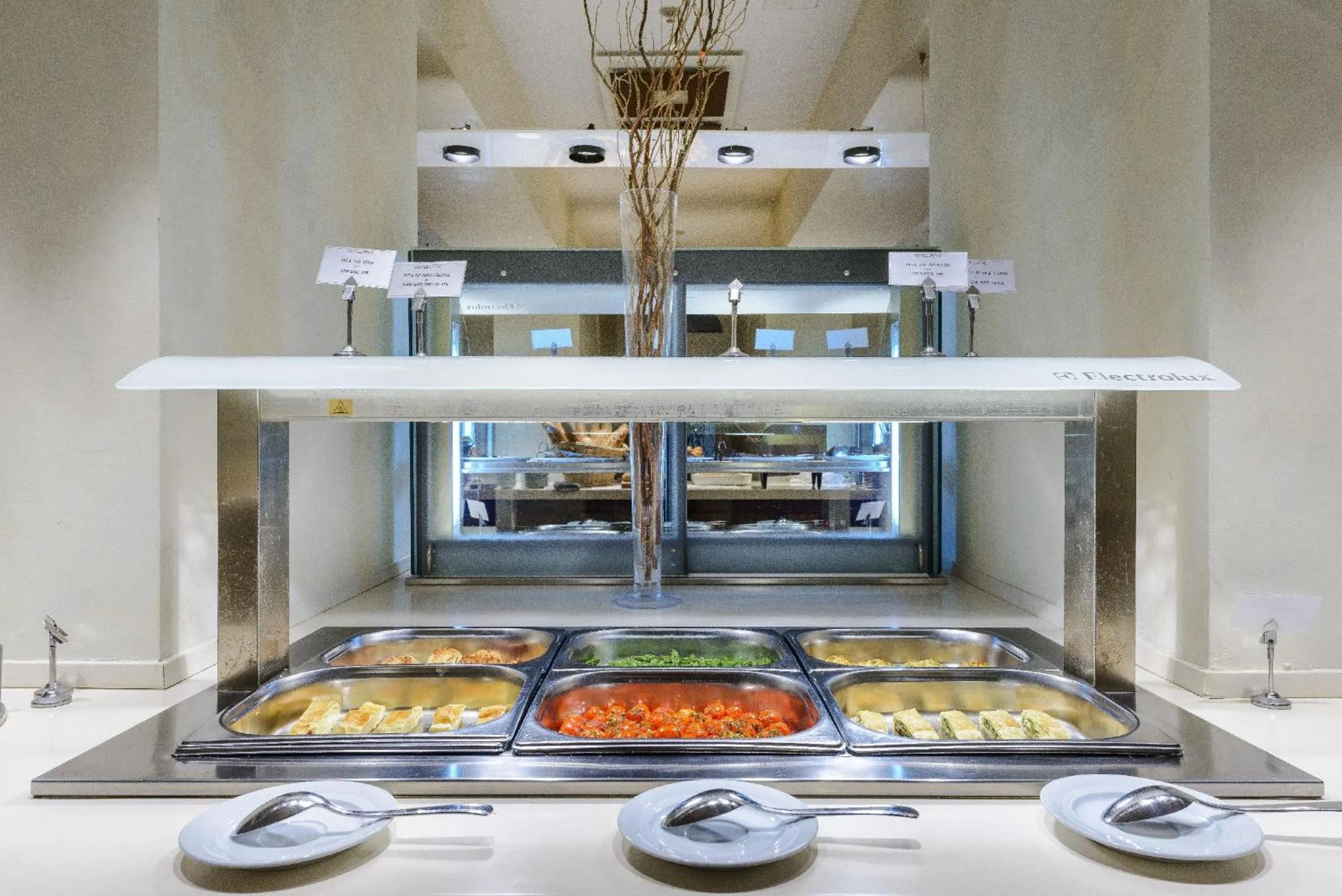 Restaurant/places to eat in Hotel Lapad