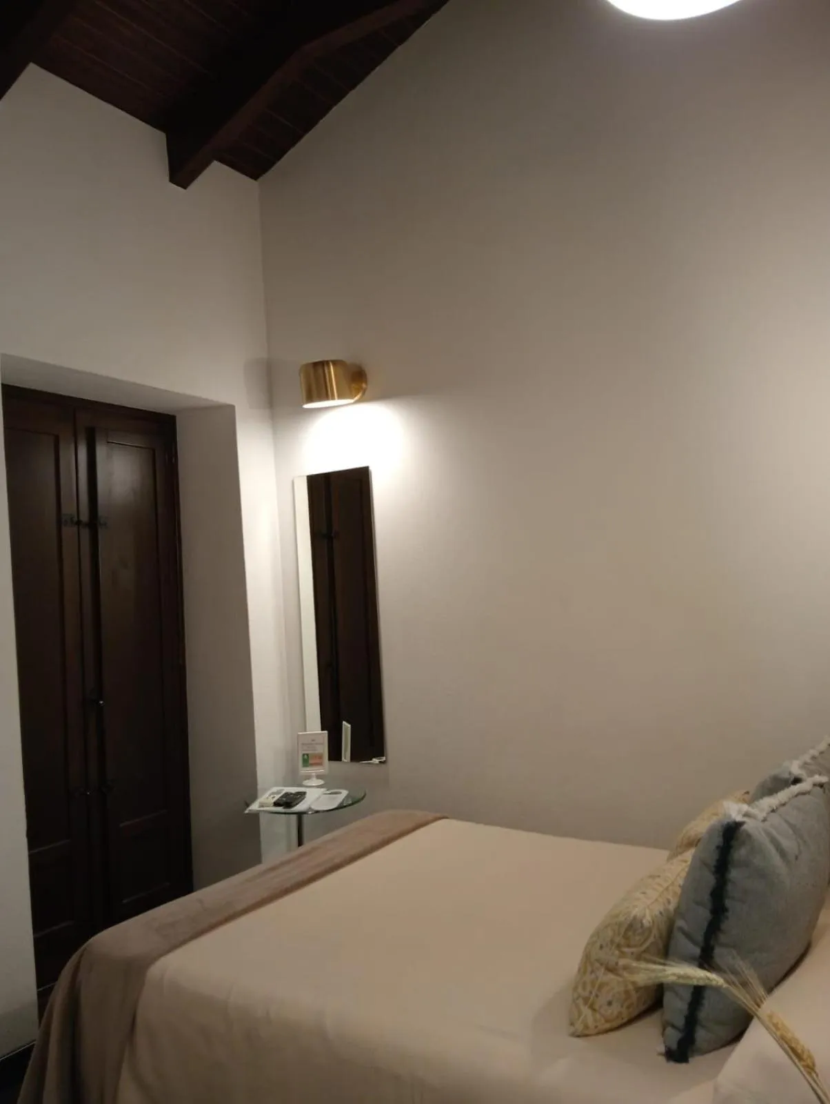 Bed in HOTEL BOUTIQUE ALMA ANDALUSí