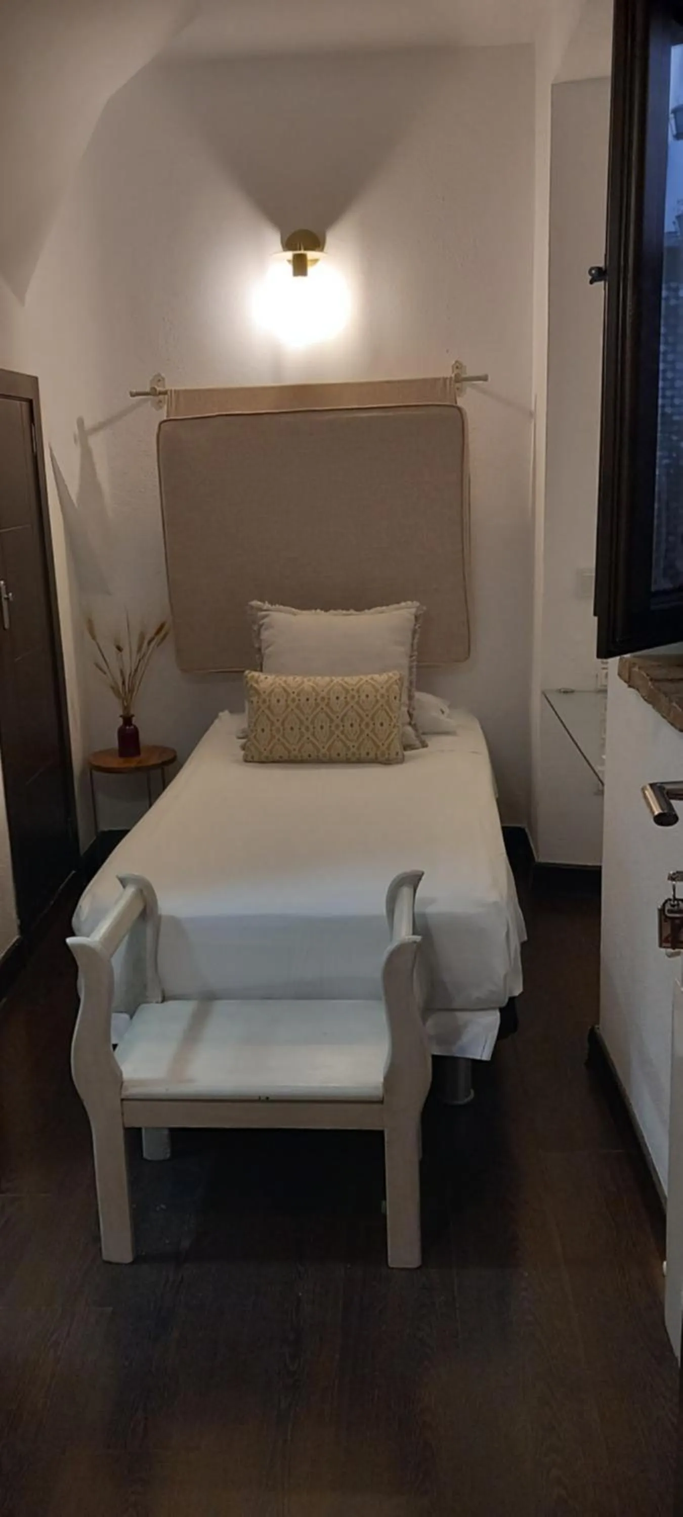 Bed in HOTEL BOUTIQUE ALMA ANDALUSí