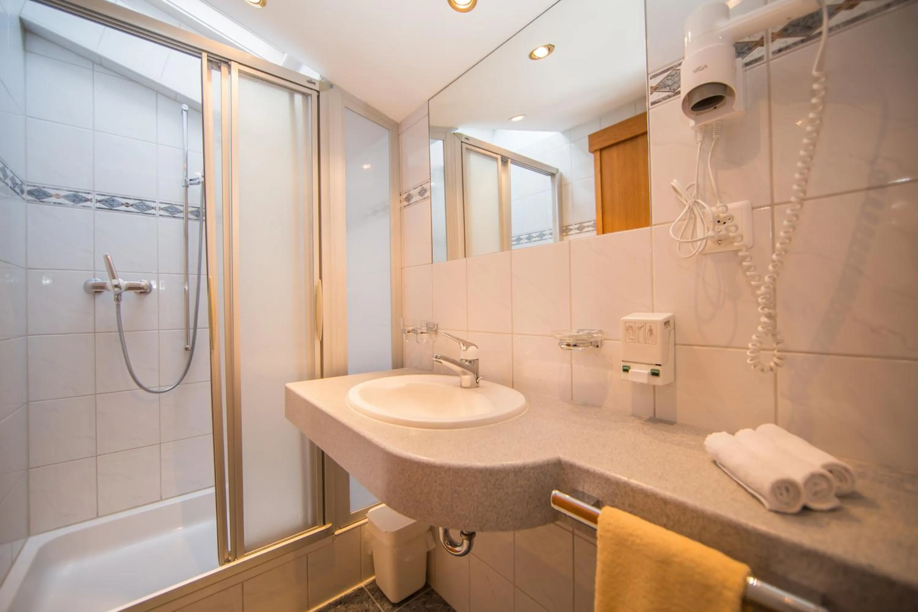 Shower in Hotel Cresta