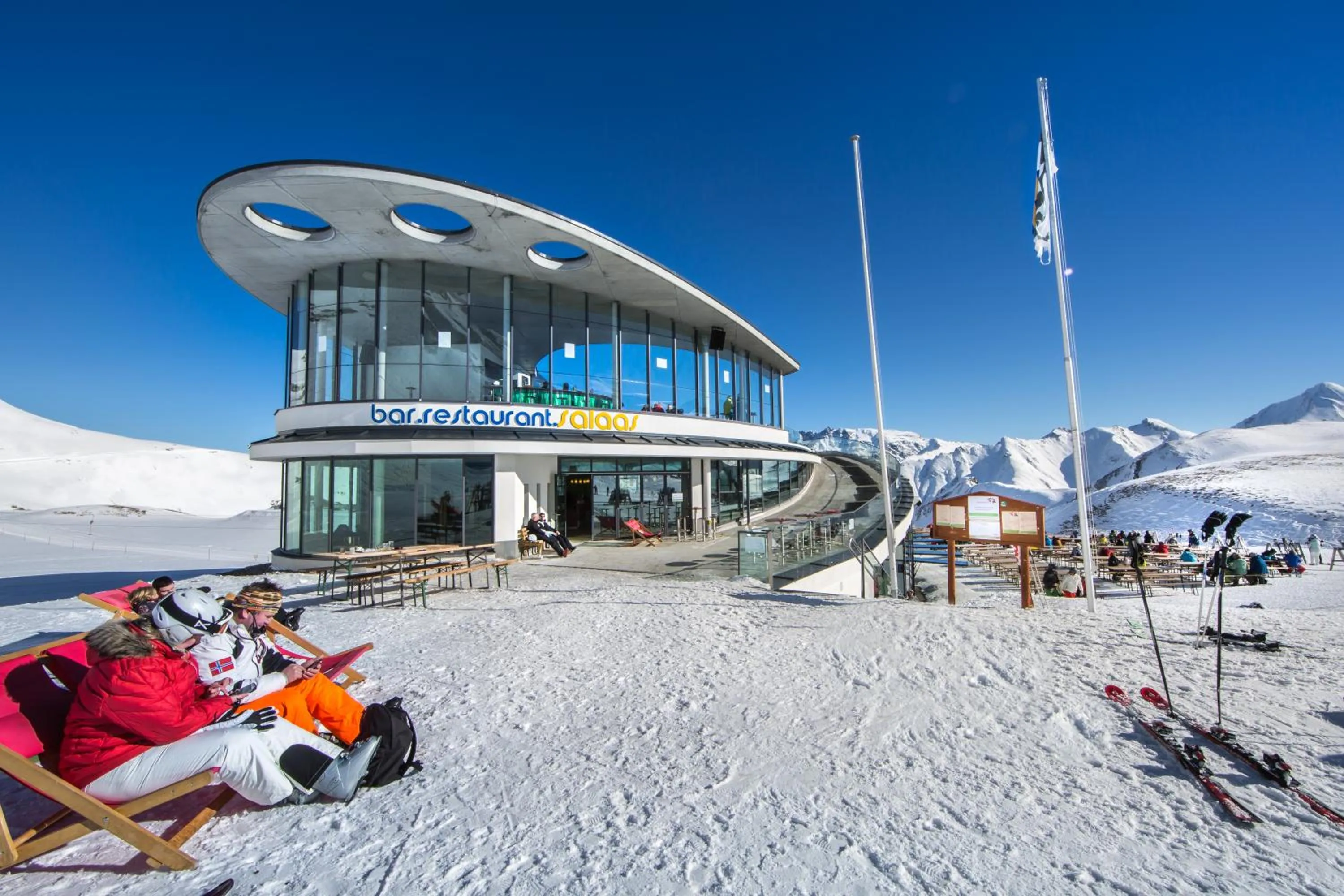 Skiing in Hotel Cresta