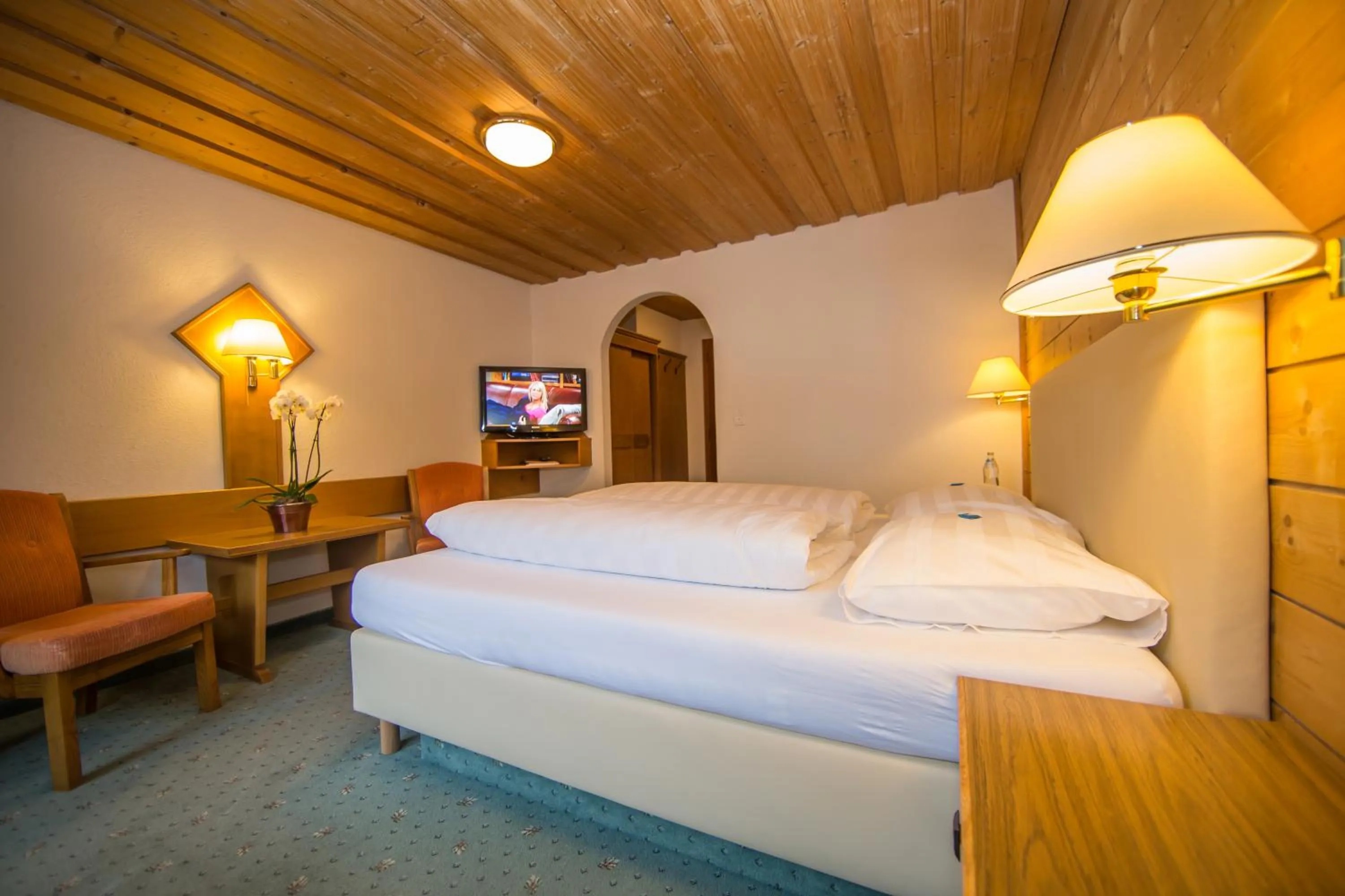 Bedroom, Bed in Hotel Cresta