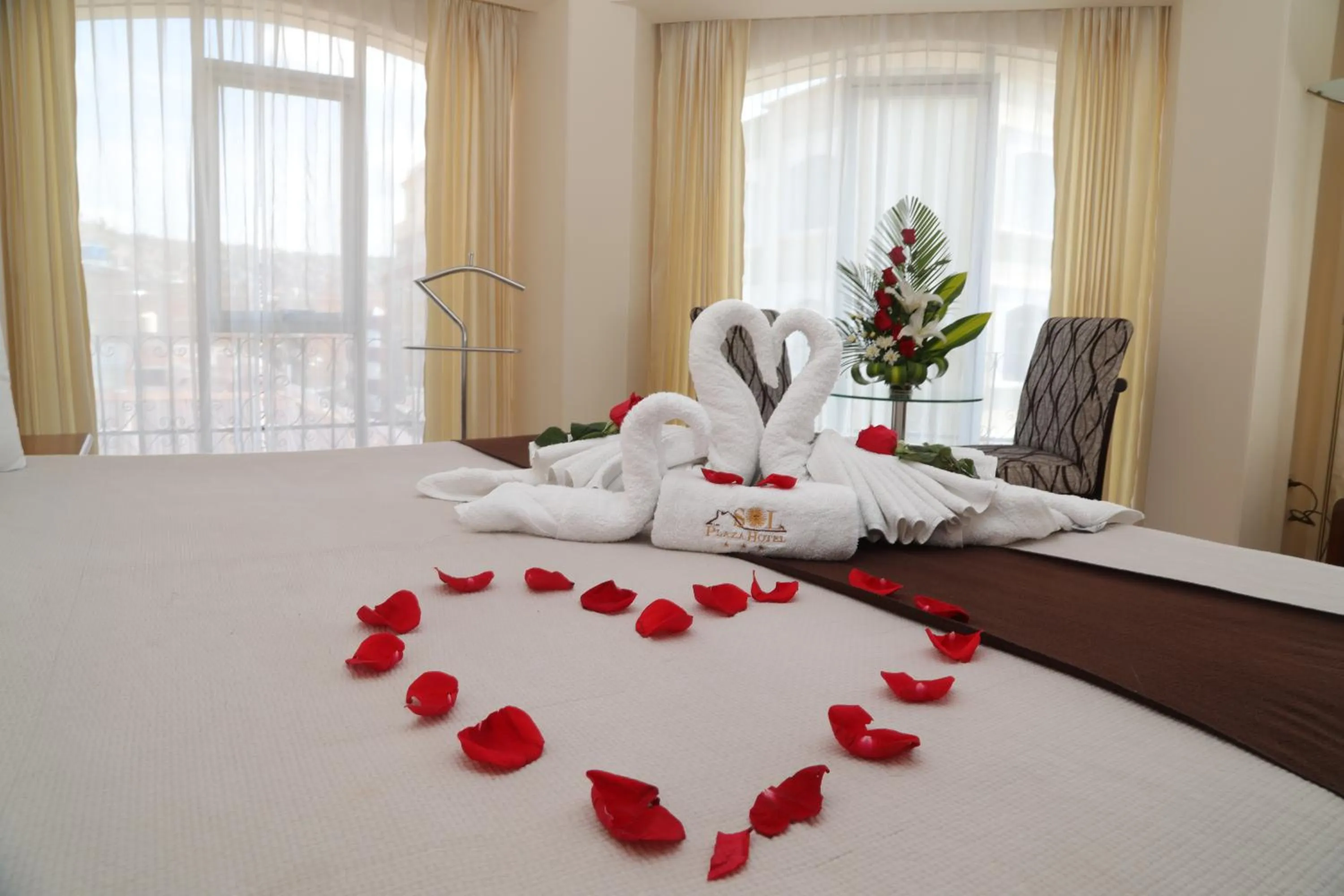 Decorative detail, Bed in Sol Plaza Hotel