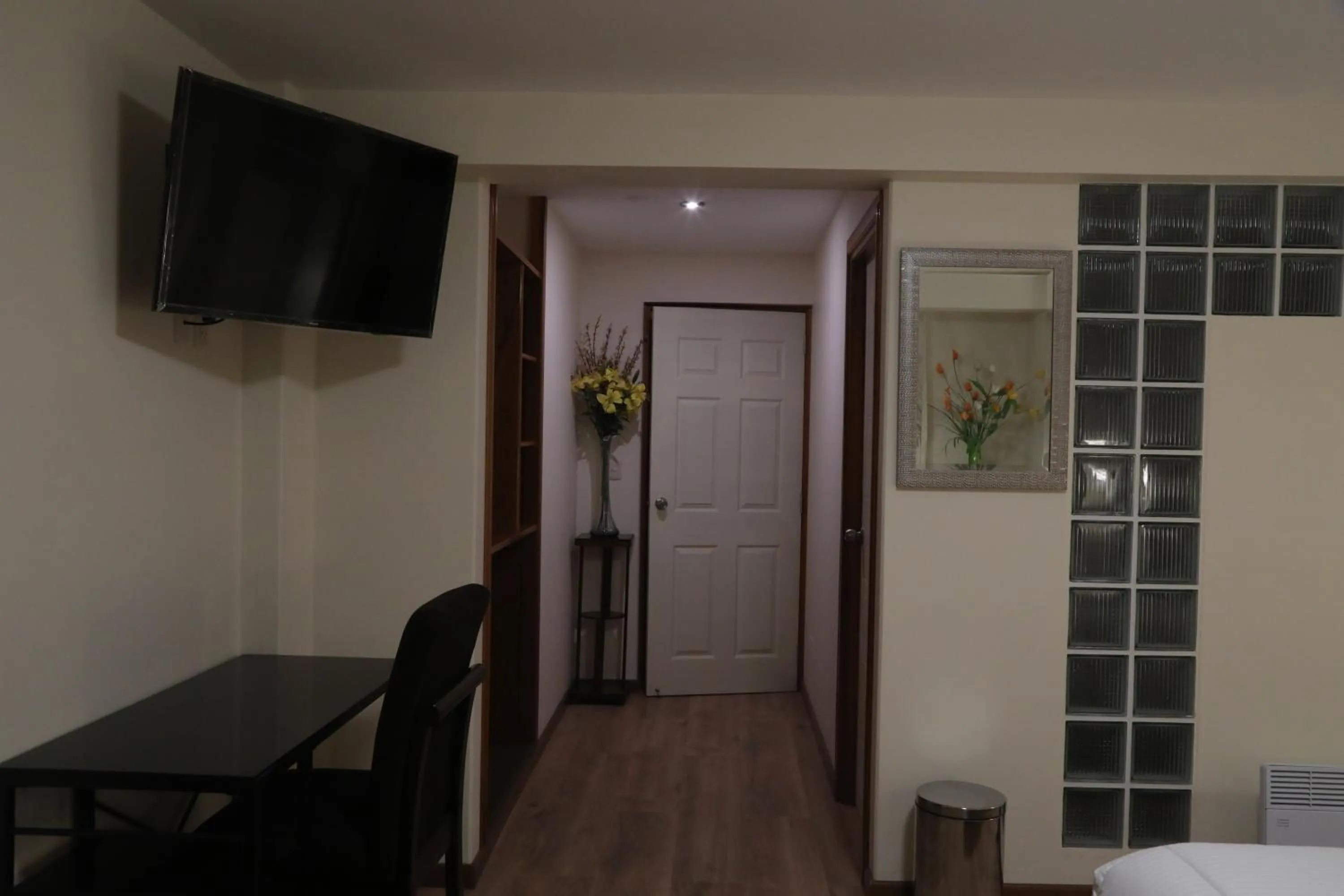 Photo of the whole room, Bed in Sol Plaza Hotel