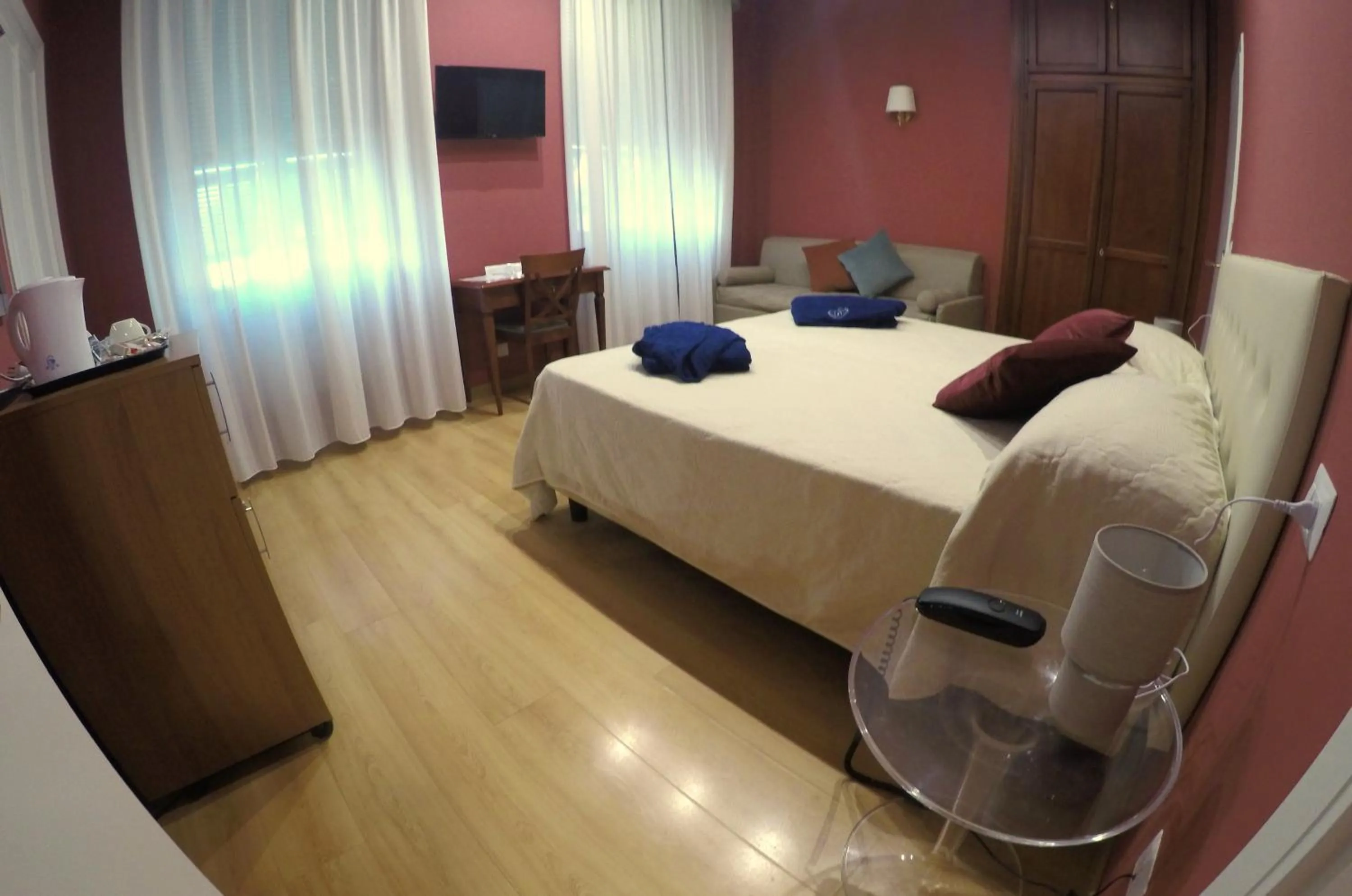 Photo of the whole room, Bed in Hotel Villa Sophia