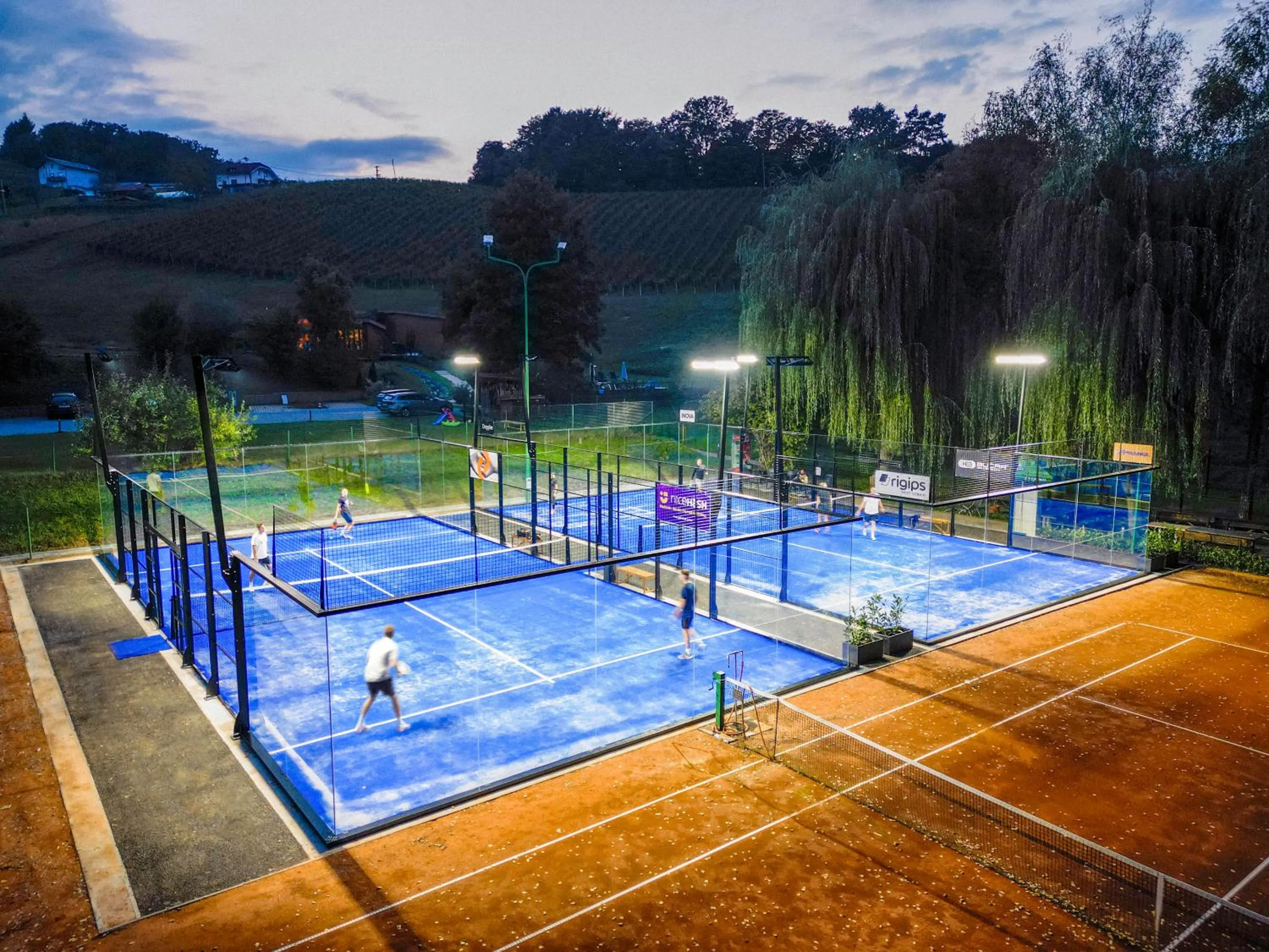 Tennis court in Naturasort Holiday Houses