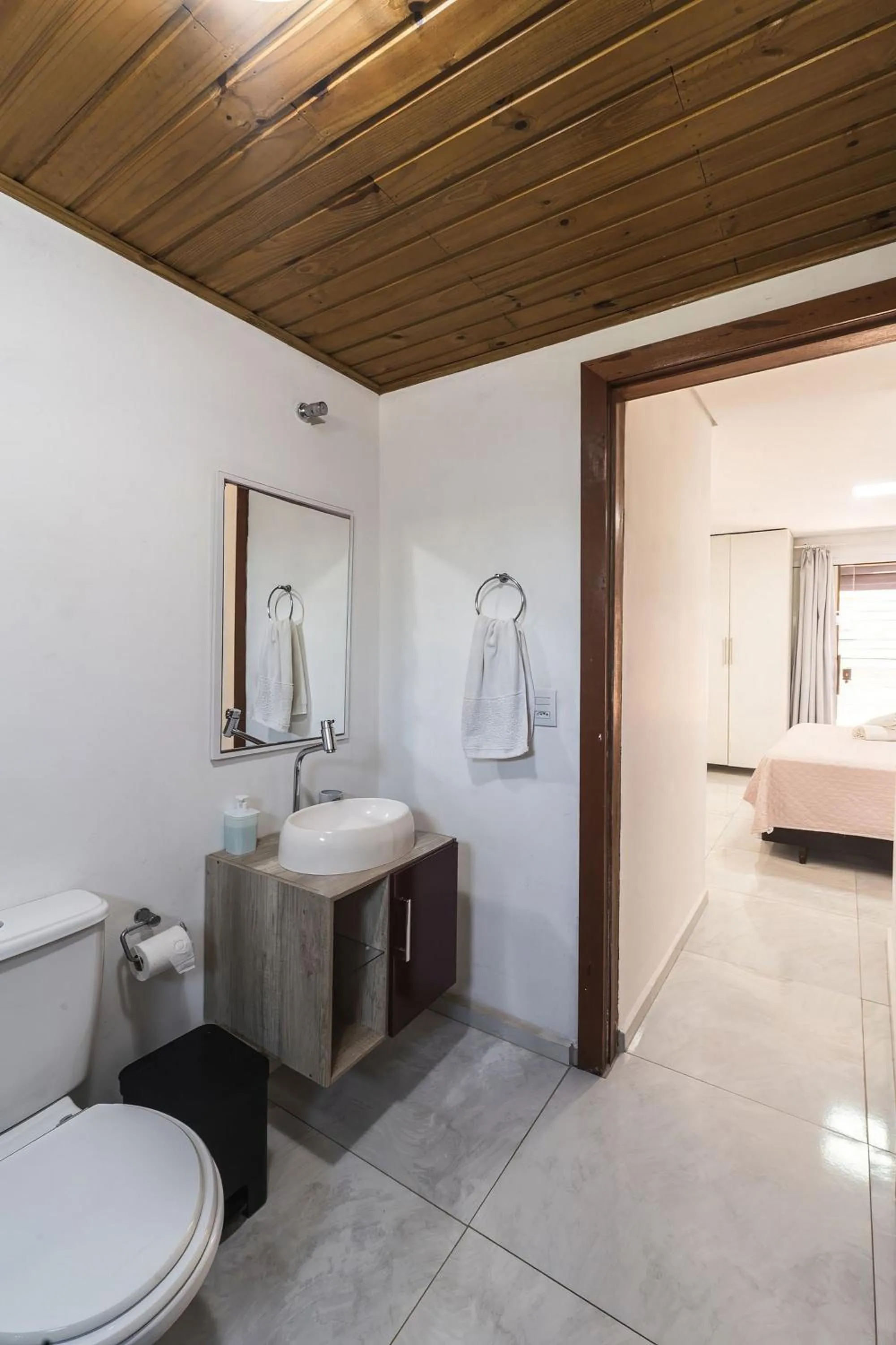 Toilet in Pousada Solar dos Lírios - Praia do Rosa