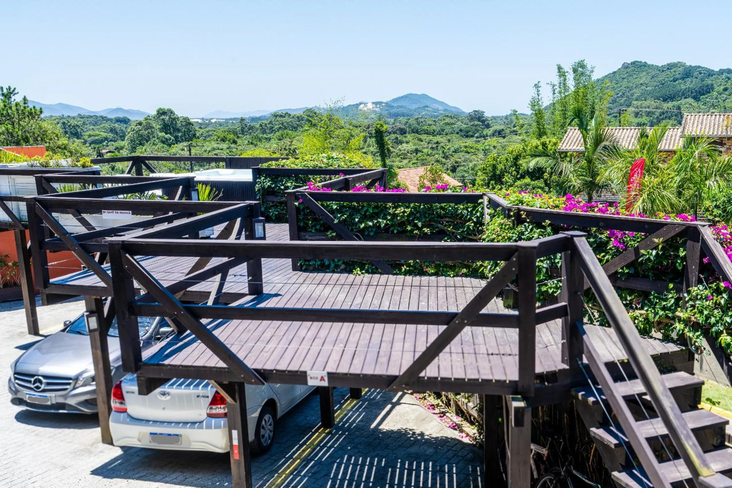 Parking in Pousada Solar dos Lírios - Praia do Rosa