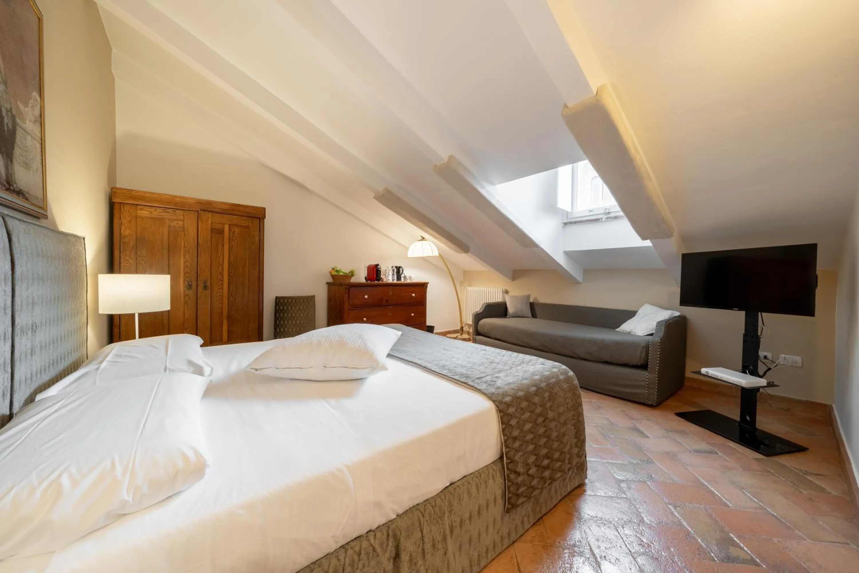 TV and multimedia, Bed in Affittacamere Valentina