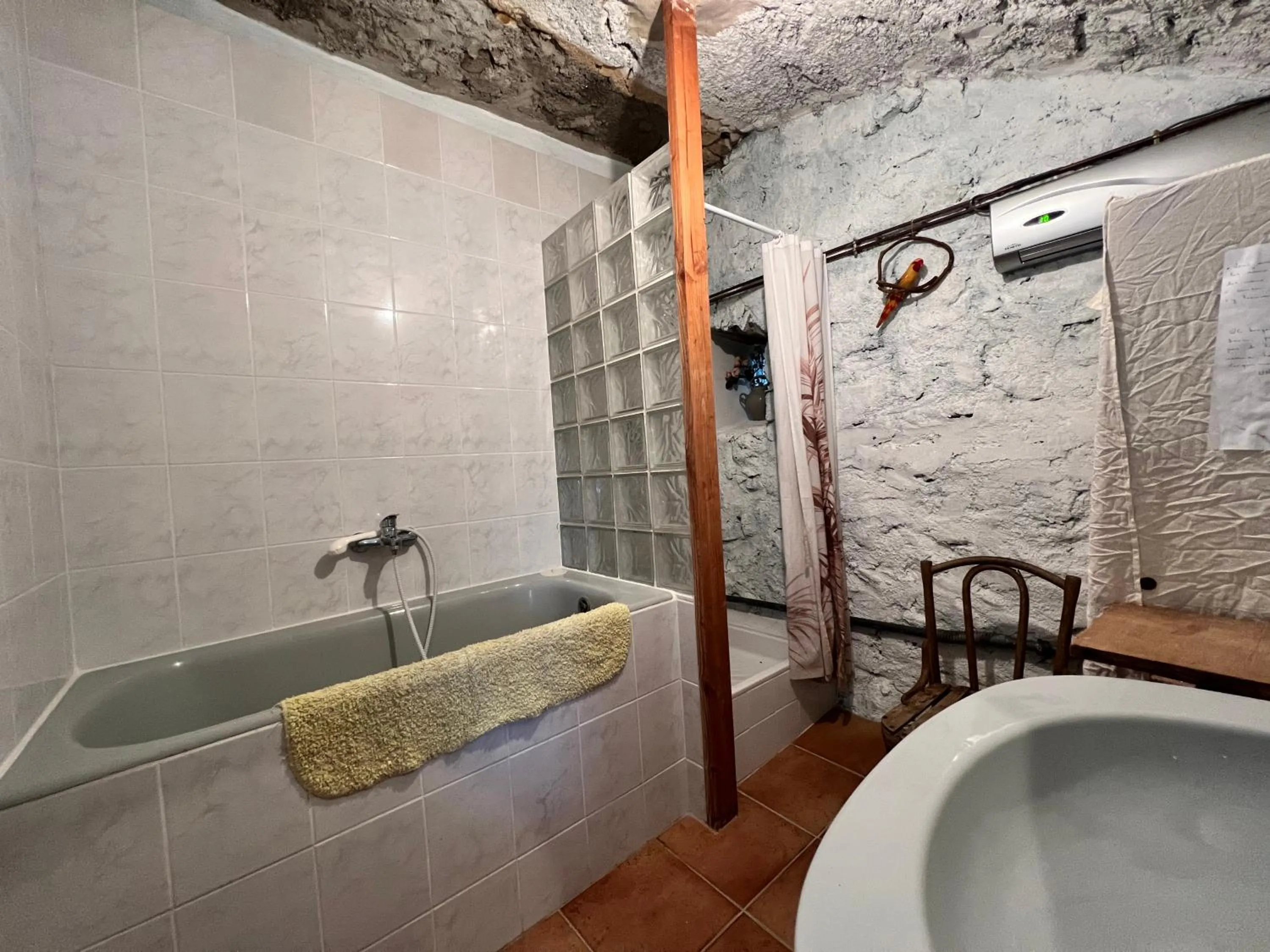 Shower in LES GITES D'ARDAILLERS